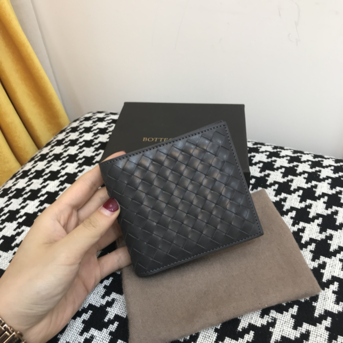 BOTTEGA VENETA Мужское портмоне Intrecciato Piccolo Bi-Fold