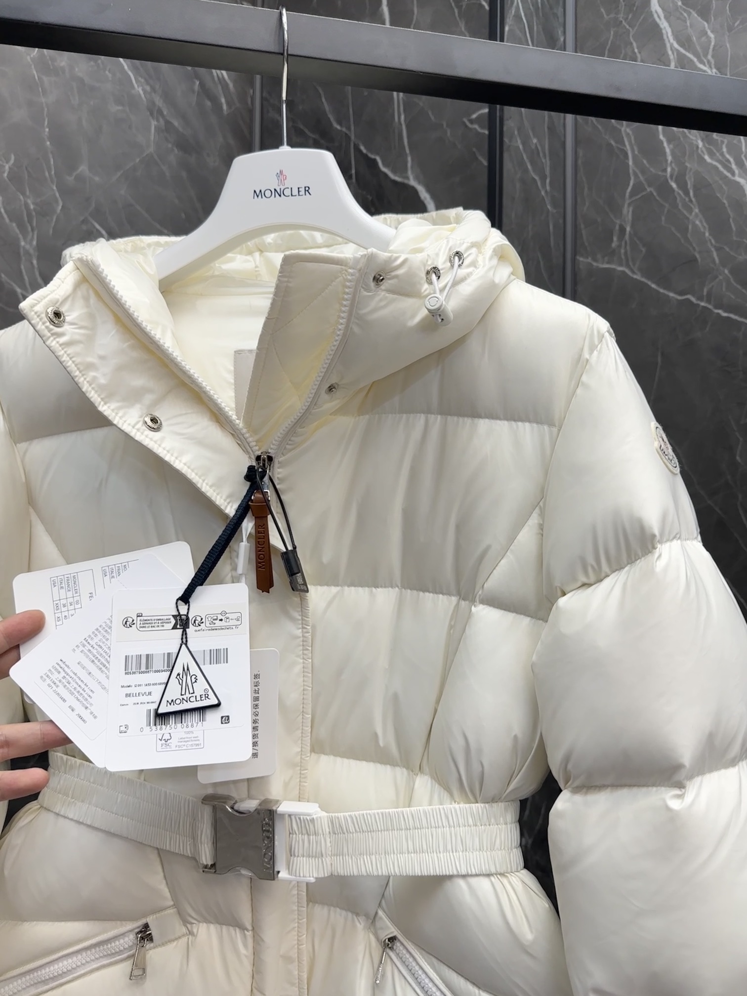 MONCLER Женский пуховик Bellevue MONCLER Женский пуховик Bellevue
