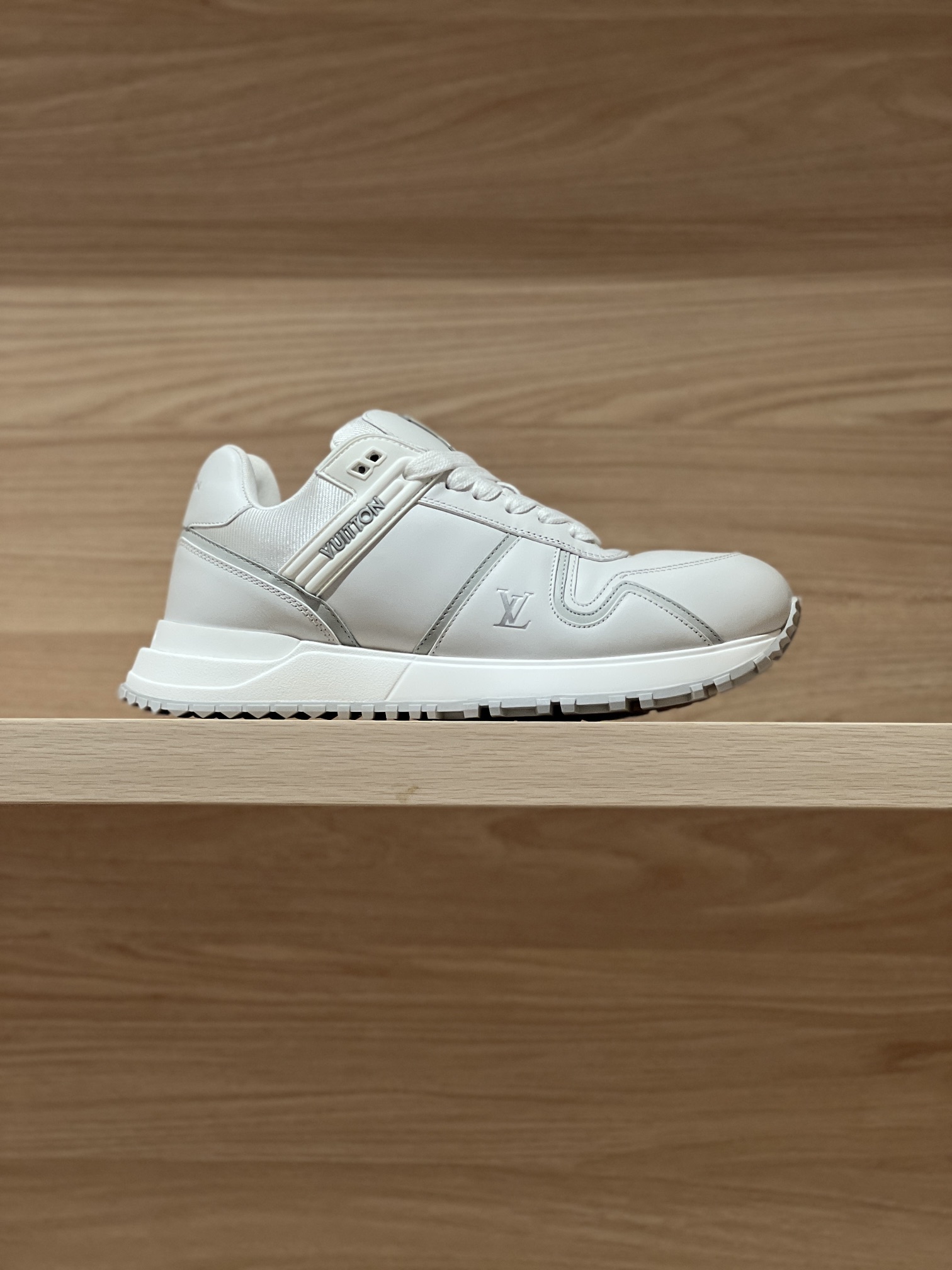 LOUIS VUITTON Мужские кроссовки Run Maxi LOUIS VUITTON Мужские кроссовки Run Maxi