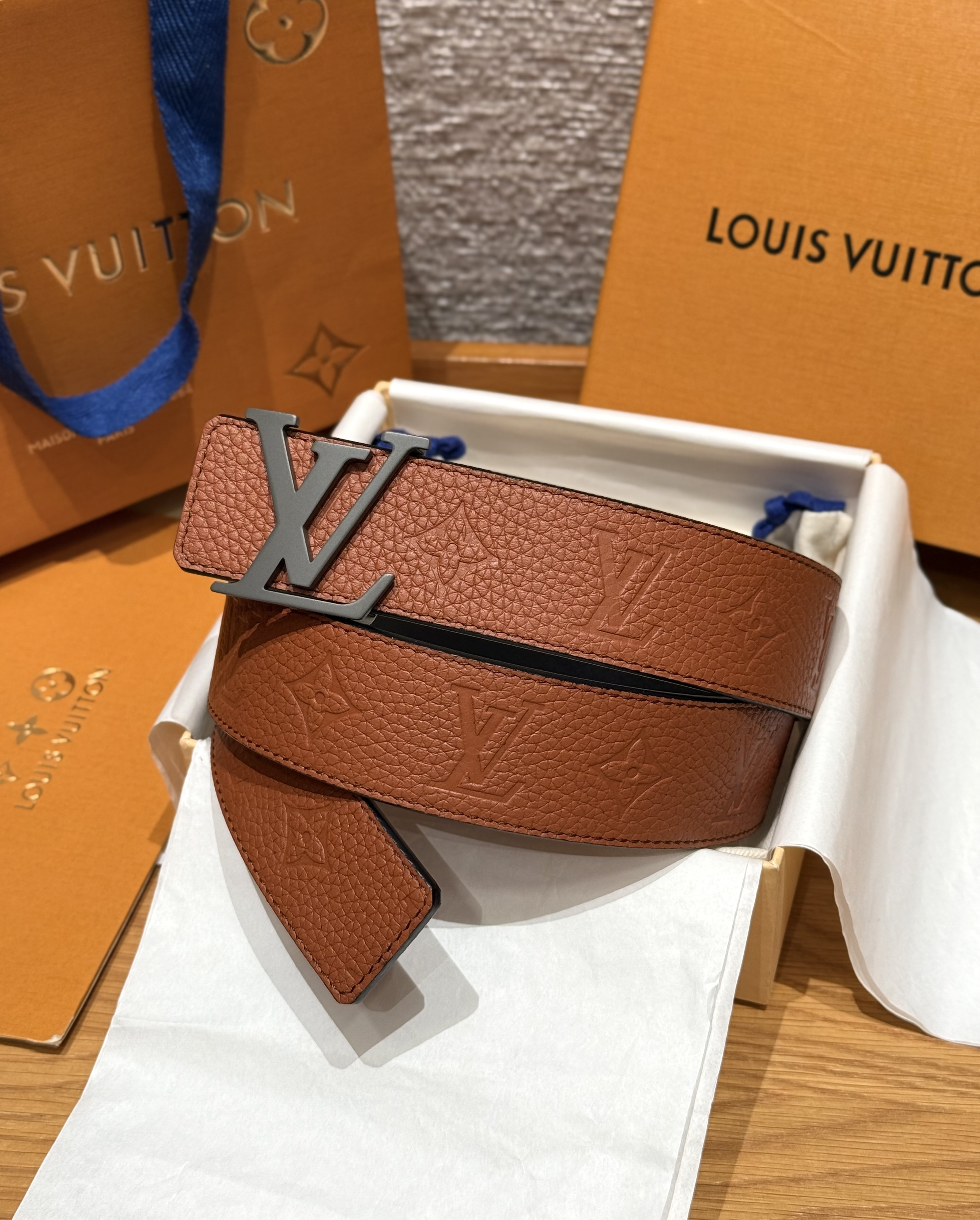 LOUIS VUITTON Мужской ремень LOUIS VUITTON Мужской ремень