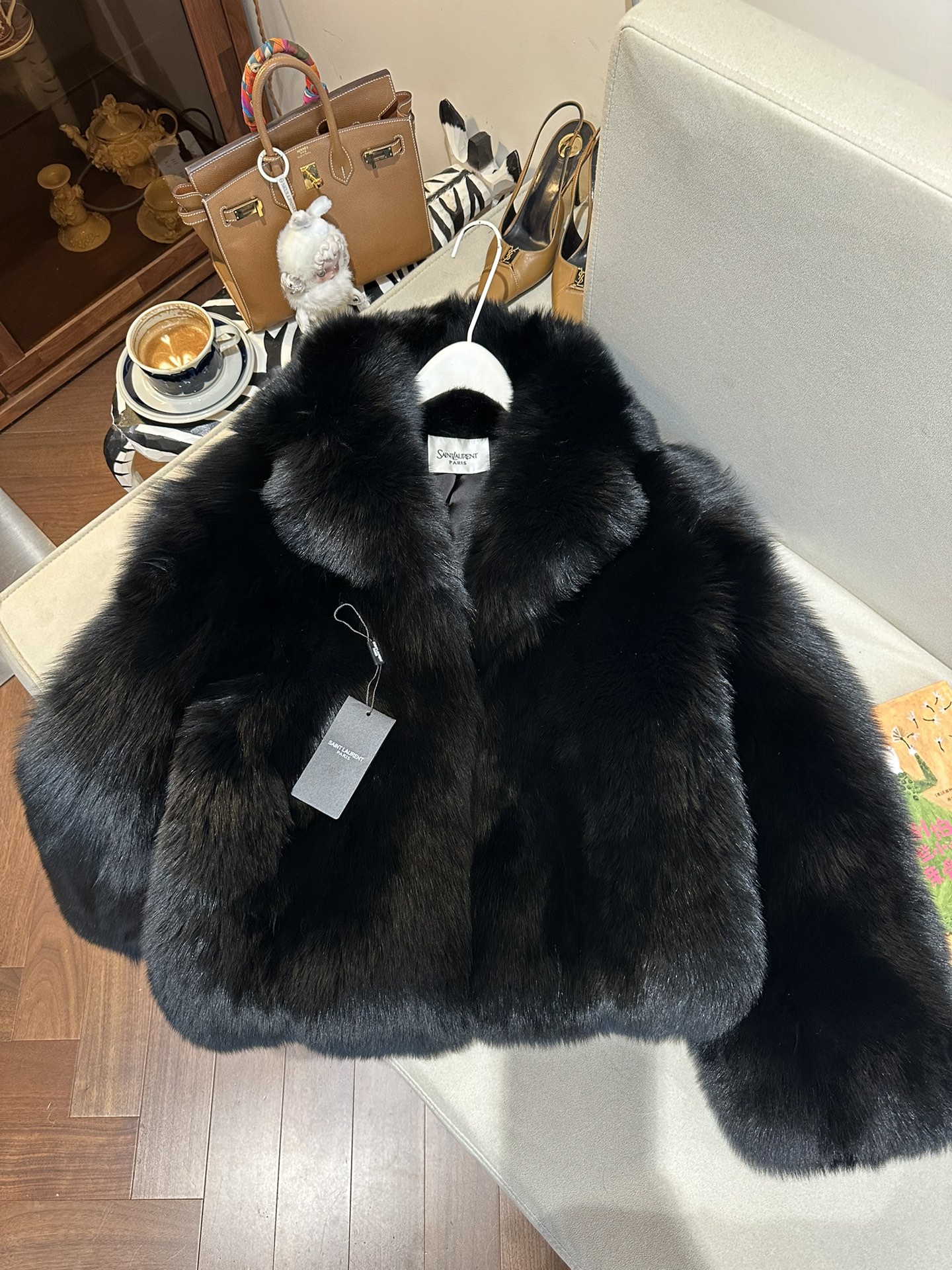 SAINT LAURENT Женская шуба из меха лисы SAINT LAURENT Женская шуба из меха лисы