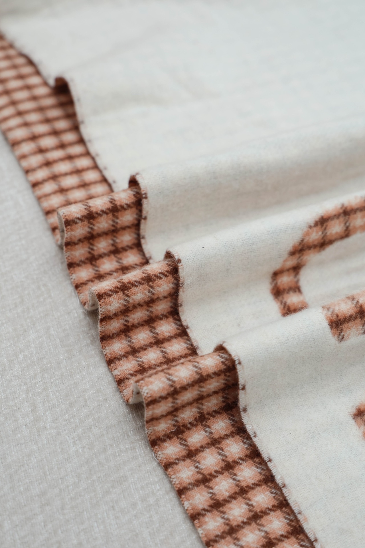 FENDI Женский шарф из кашемира FENDI Женский шарф из кашемира