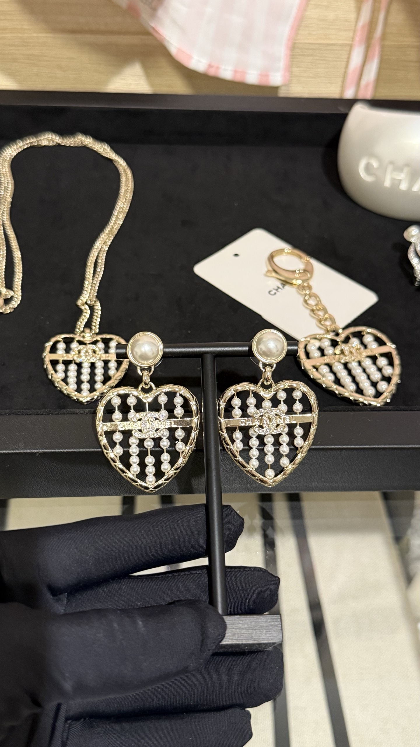 CHANEL Женские серьги в форме сердца 25A CHANEL Женские серьги в форме сердца 25A