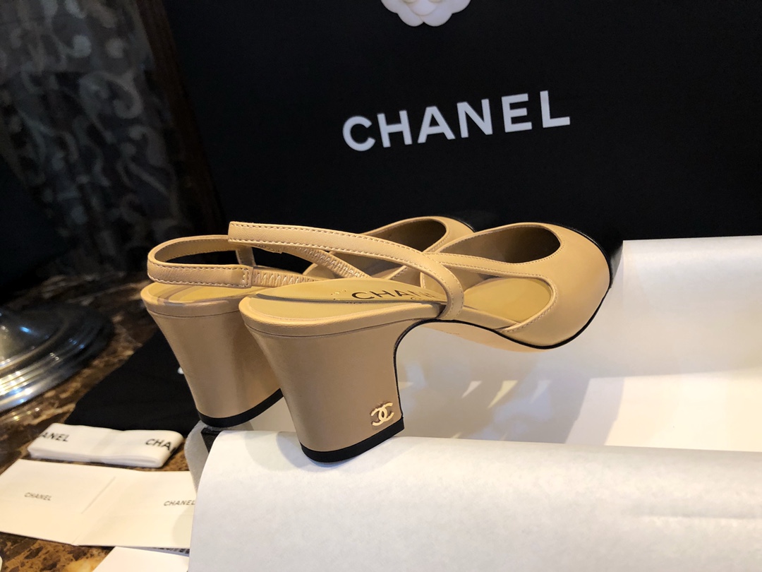 CHANEL Женские туфли слингбэки из кожи на каблуке