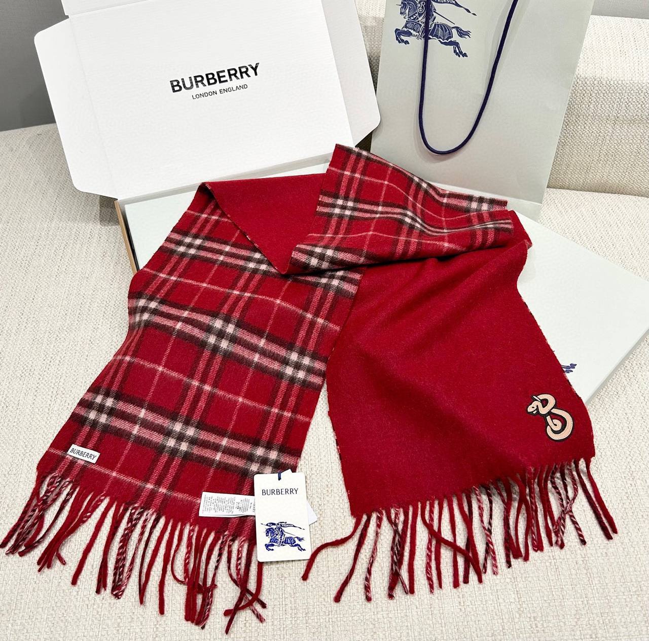 BURBERRY Женский шарф BURBERRY Женский шарф