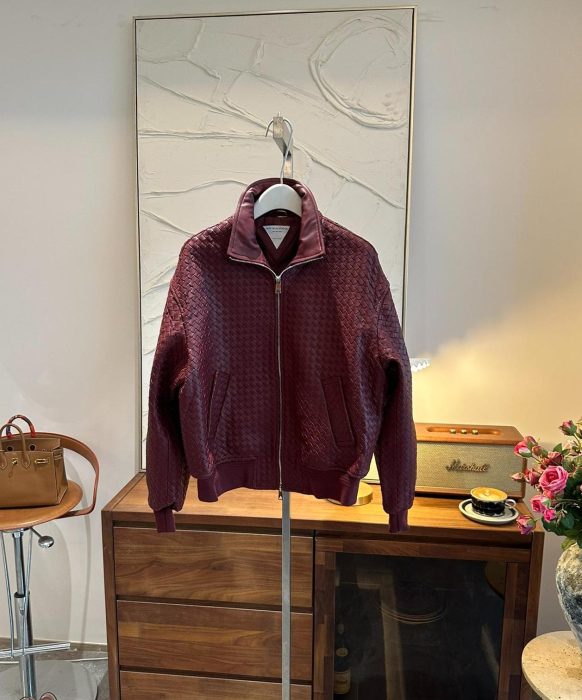 BOTTEGA VENETA Женская кожаная куртка