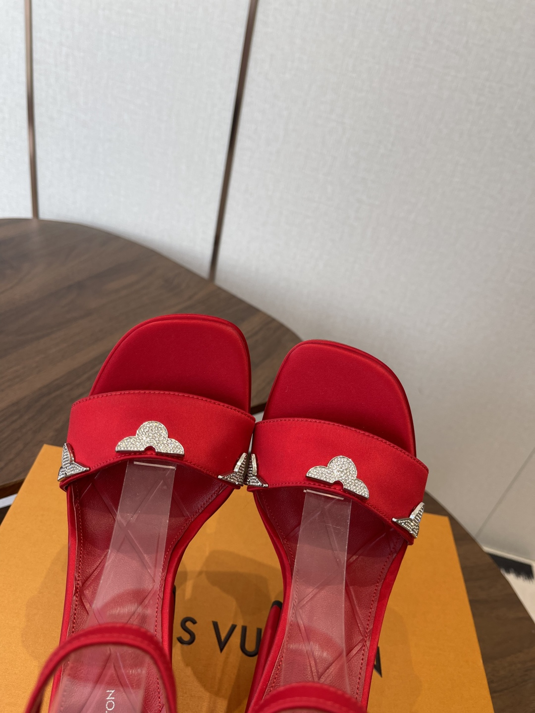 LOUIS VUITTON Женские туфли 