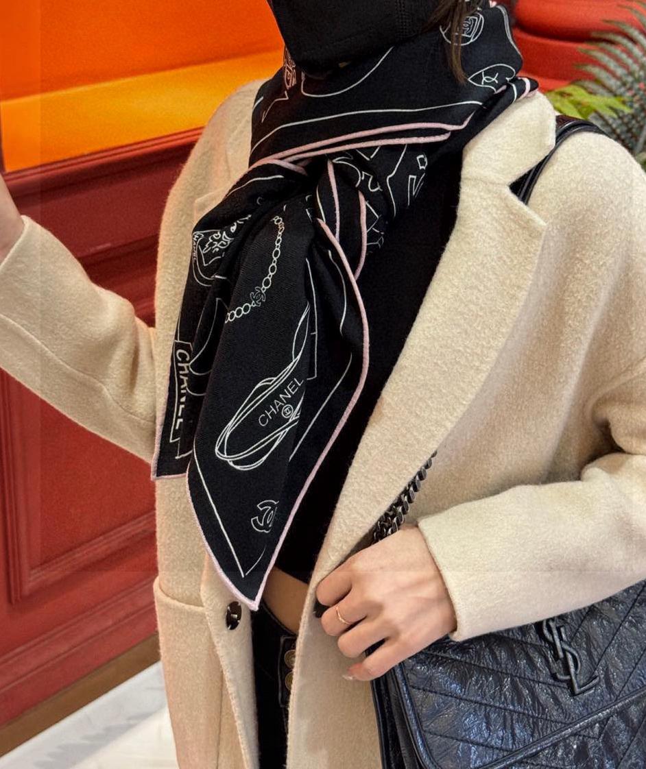 CHANEL Женский платок кашемир CHANEL Женский платок кашемир