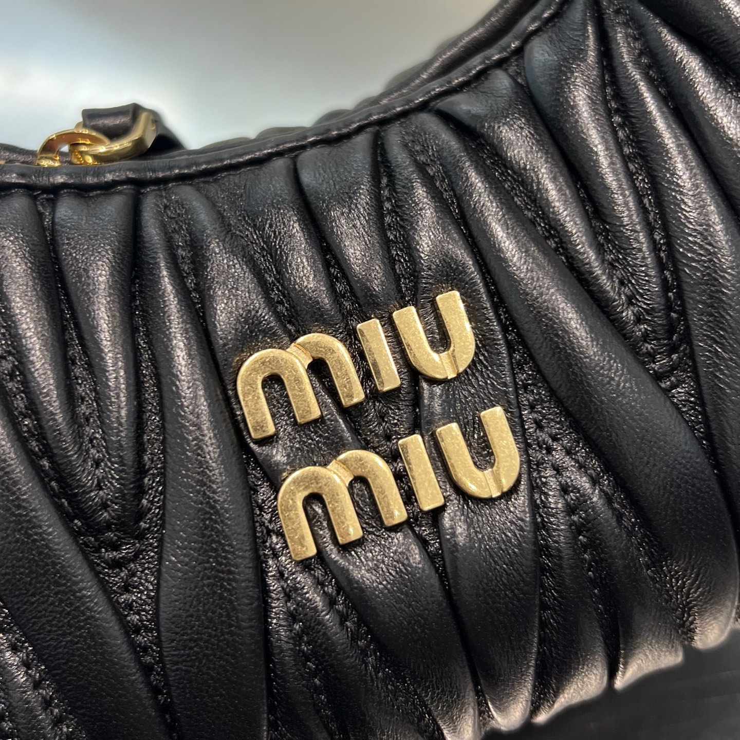 MIU MIU Женская сумка Wander hobo mini 
