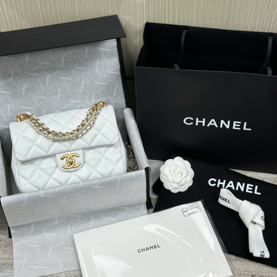 CHANEL Женская сумка 24P с жемчужной цепочкой CHANEL Женская сумка 24P с жемчужной цепочкой