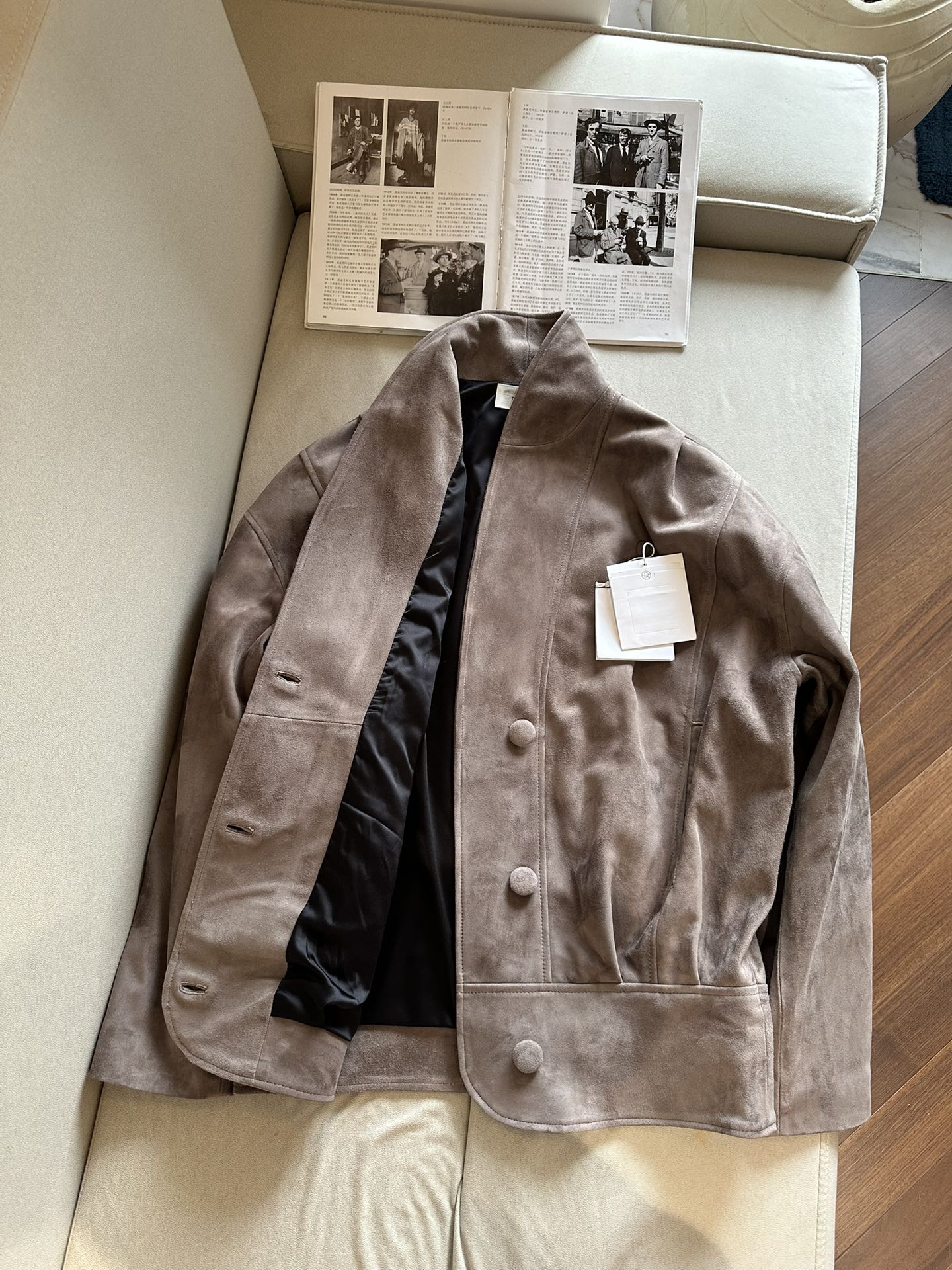 THE ROW Женская куртка из замши с воротником-стойкой коричневая THE ROW Женская куртка из замши с воротником-стойкой коричневая