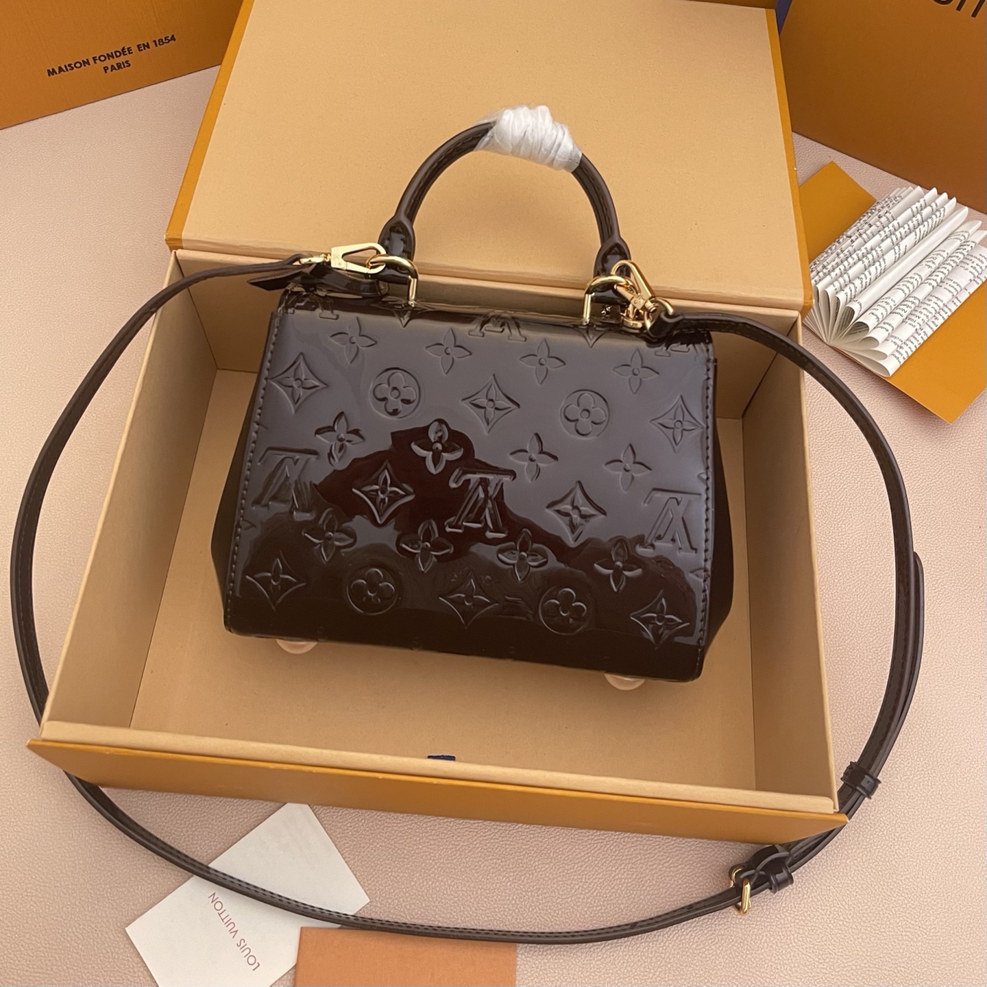 LOUIS VUITTON Женская сумка Cluny mini M27173 LOUIS VUITTON Женская сумка Cluny mini M27173