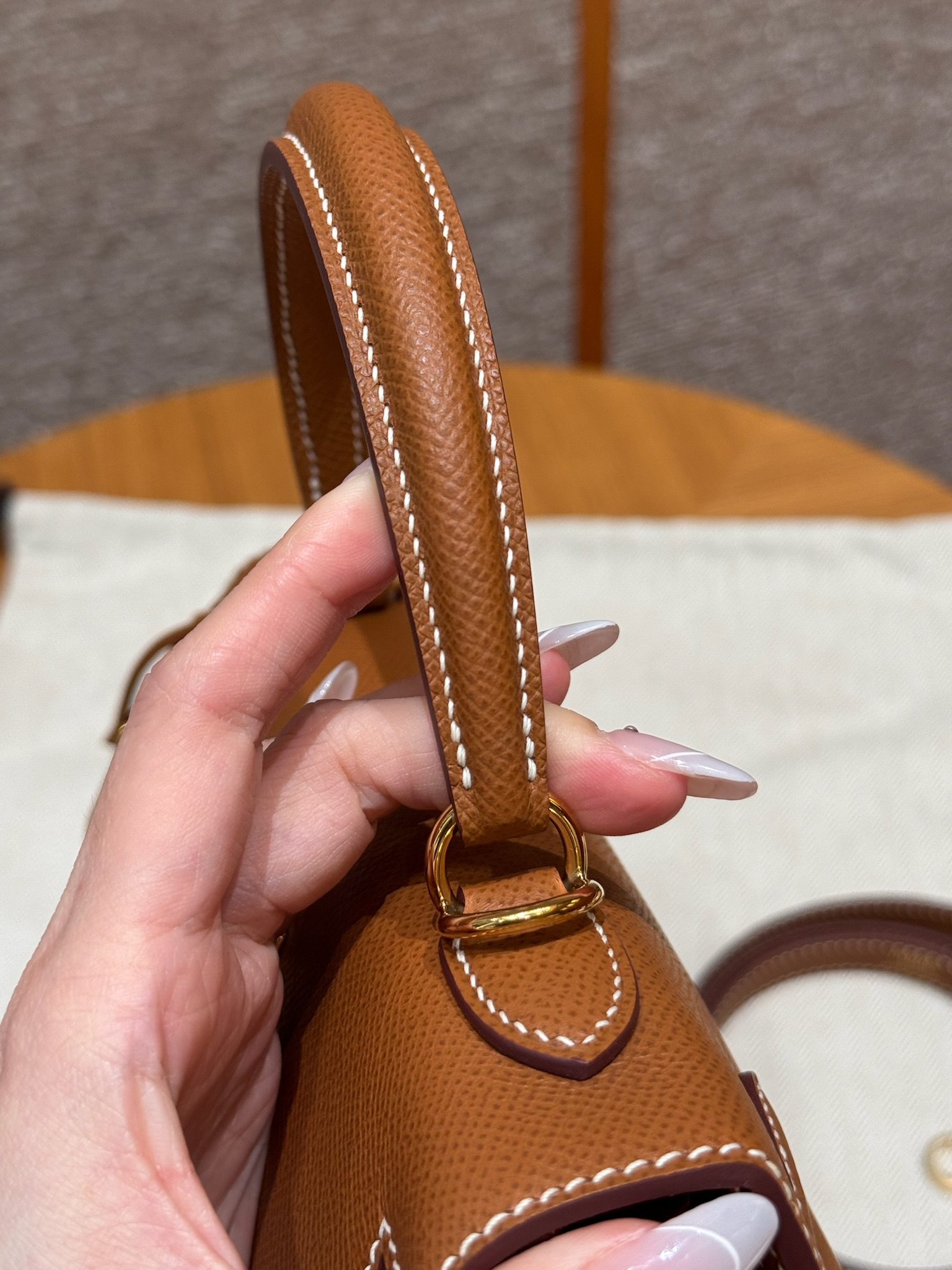 HERMES Женская сумка Kelly 25 см 37/gold Epsom HERMES Женская сумка Kelly 25 см 37/gold Epsom