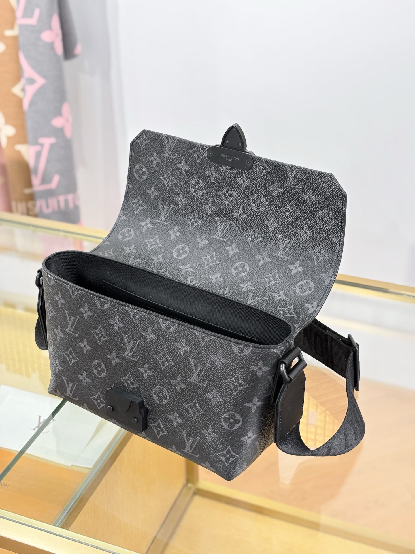 LOUIS VUITTON Мужская сумка S-Cape Messenger M46794 LOUIS VUITTON Мужская сумка S-Cape Messenger M46794