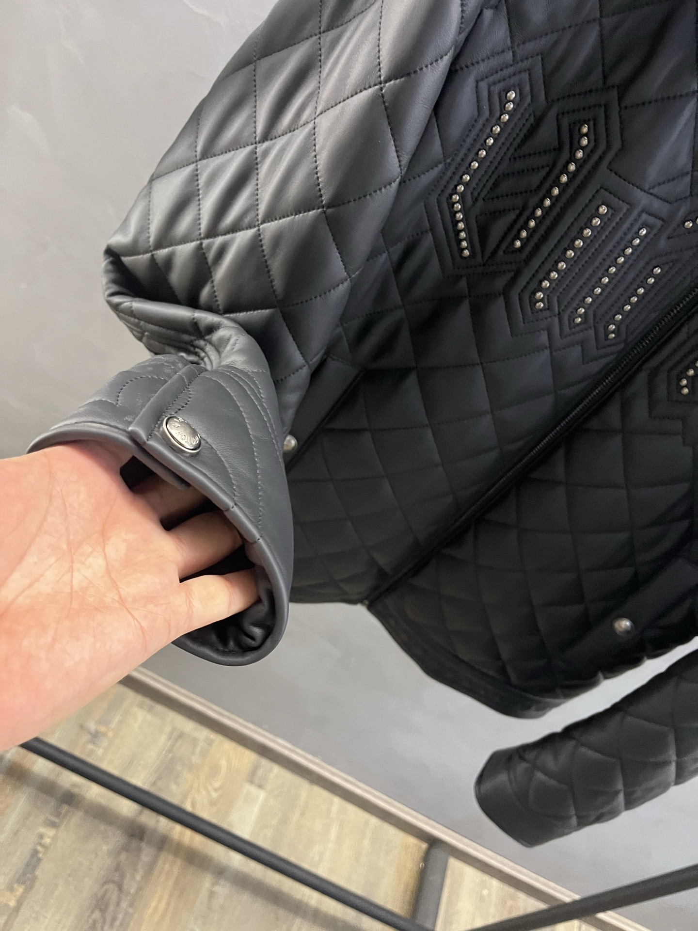 LOUIS VUITTON Мужская кожаная куртка LOUIS VUITTON Мужская кожаная куртка