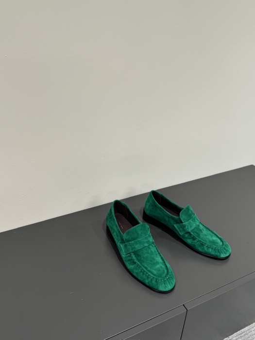 THE ROW Женские лоферы из замши