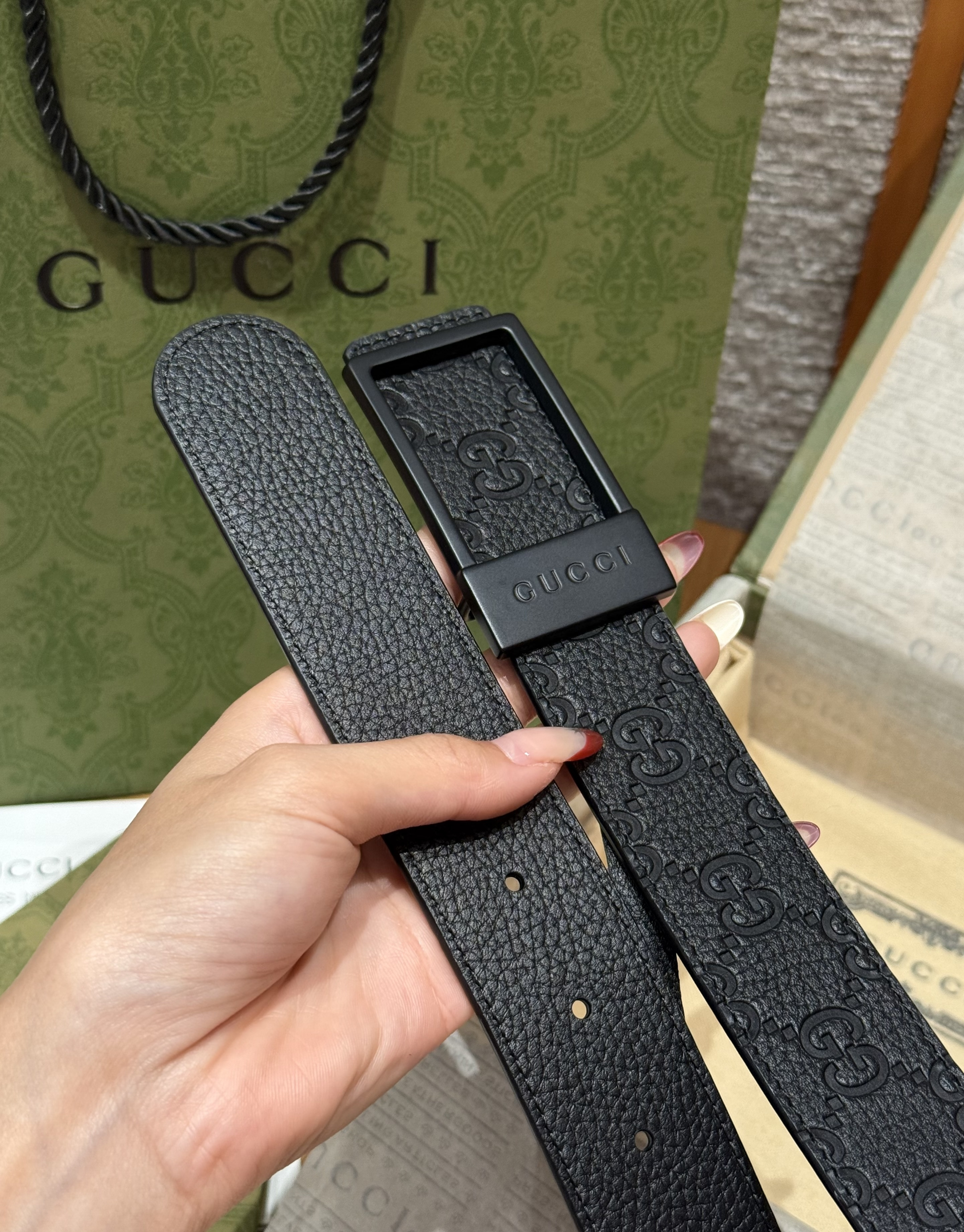 GUCCI Мужской ремень с повторяющимся узором GG