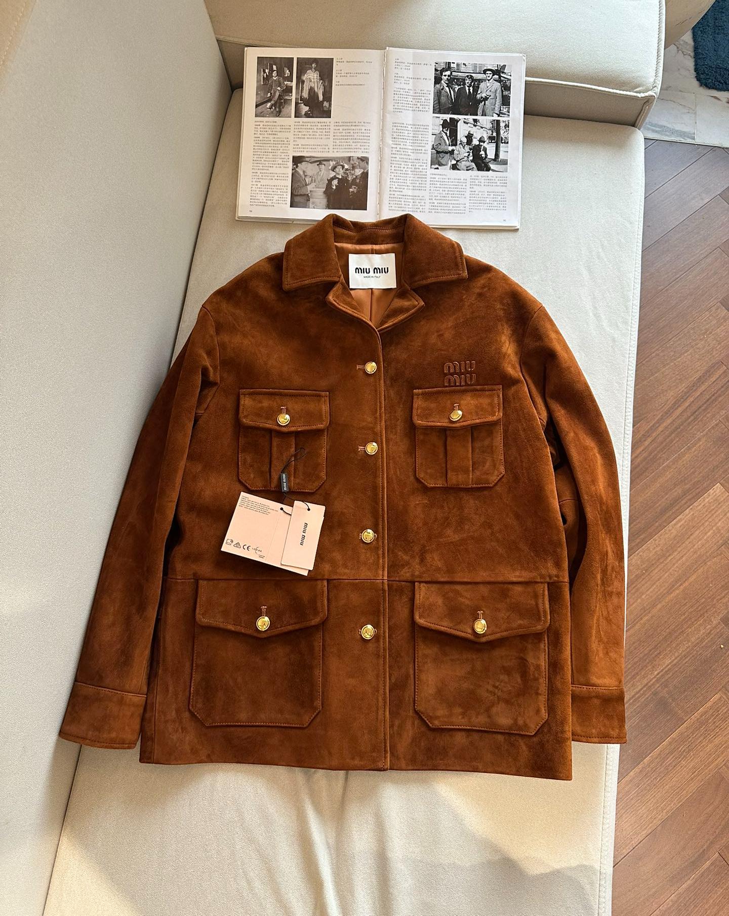 MIU MIU Женская куртка из замши MIU MIU Женская куртка из замши