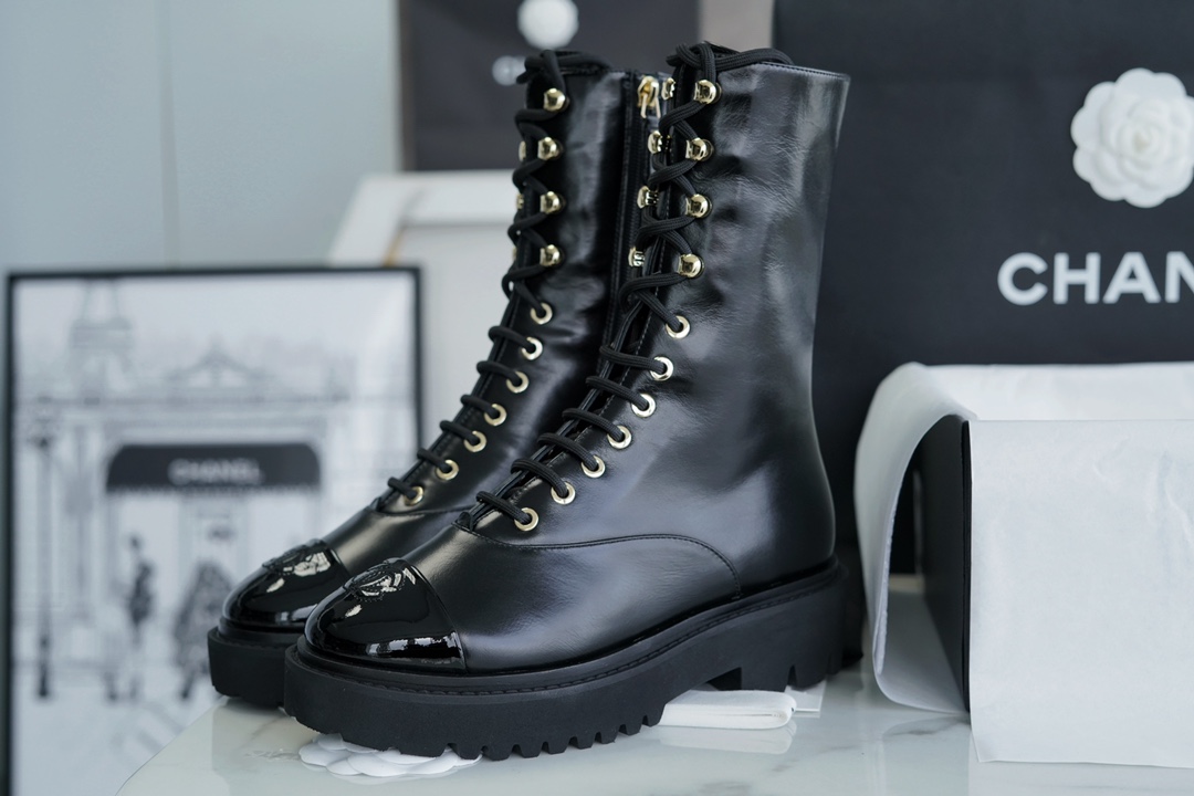 CHANEL Женские лакированные ботинки на шнуровке 23b CHANEL Женские лакированные ботинки на шнуровке 23b