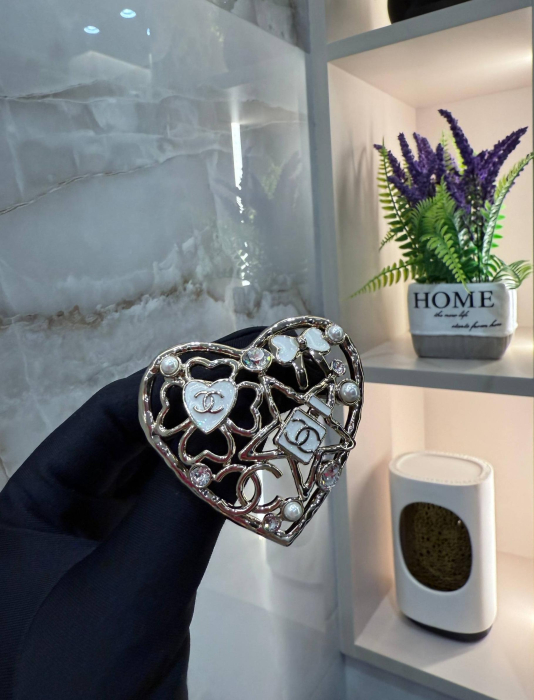 CHANEL Женская брошь в форме сердца
