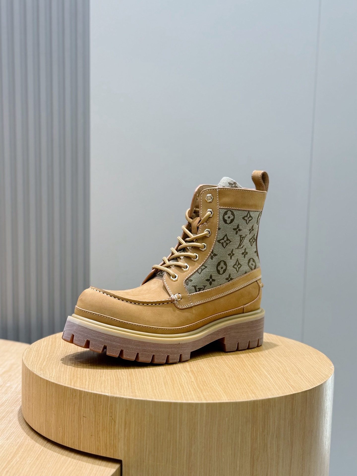 LOUIS VUITTON Мужские ботинки  LOUIS VUITTON Мужские ботинки