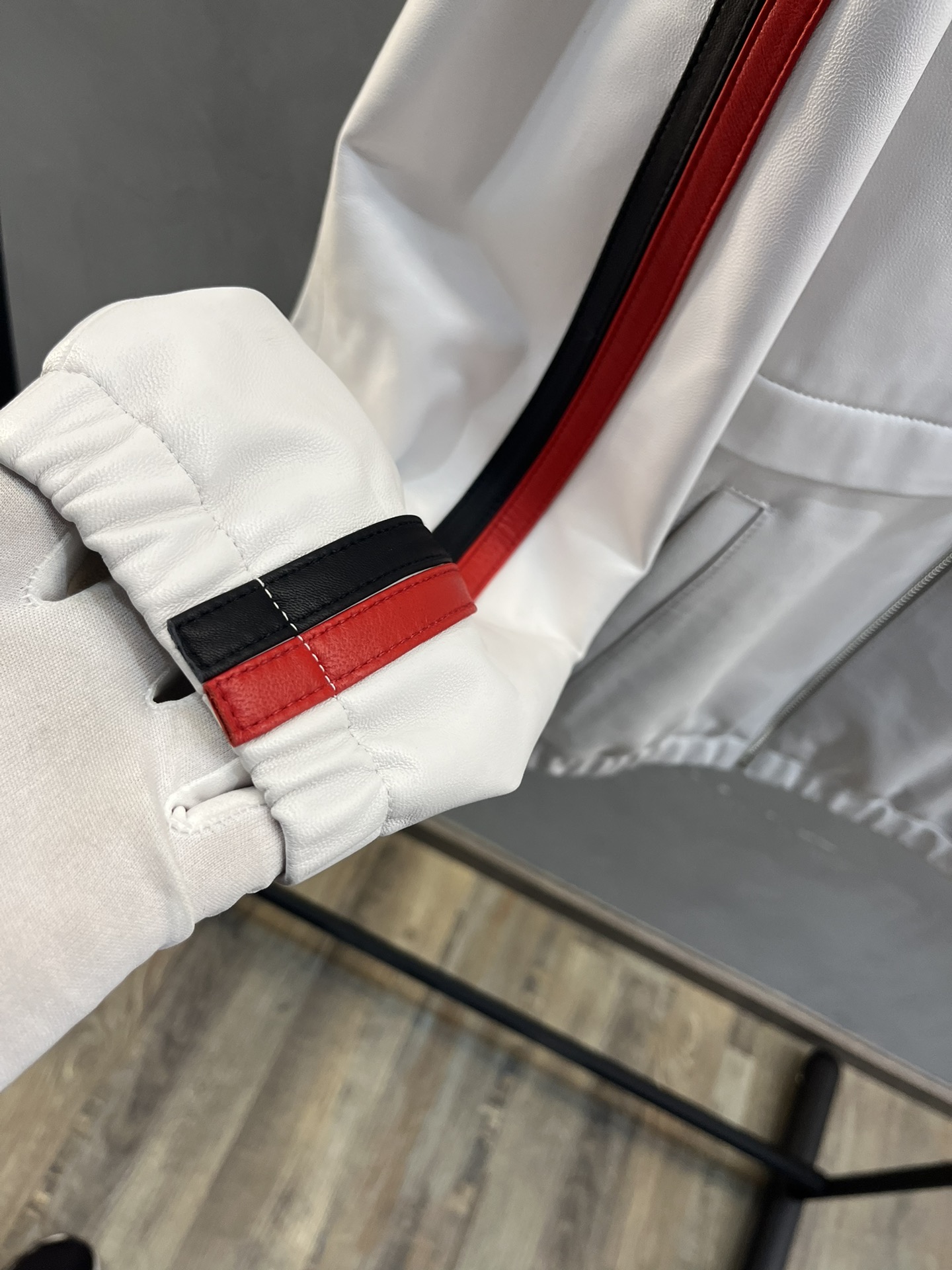 MONCLER Мужская кожаная куртка  MONCLER Мужская кожаная куртка