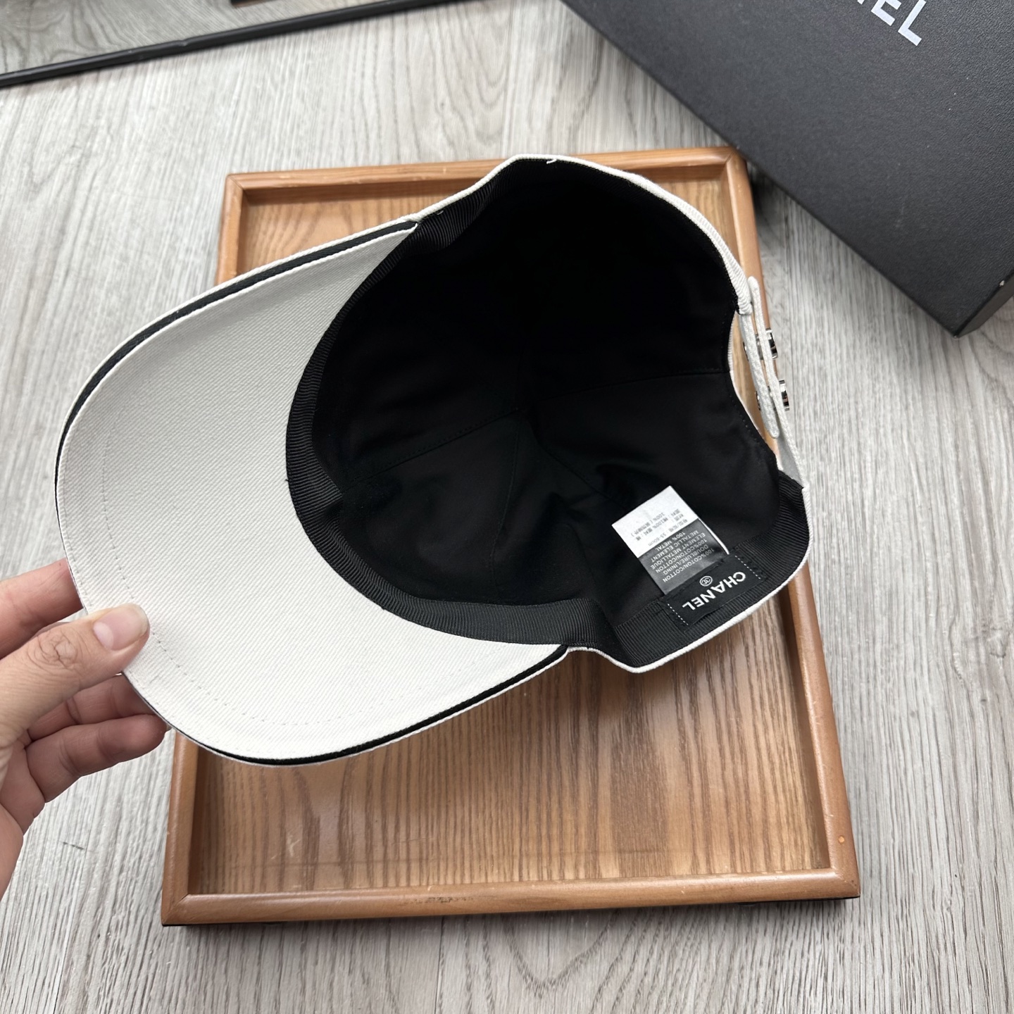 CHANEL Женская Кепка