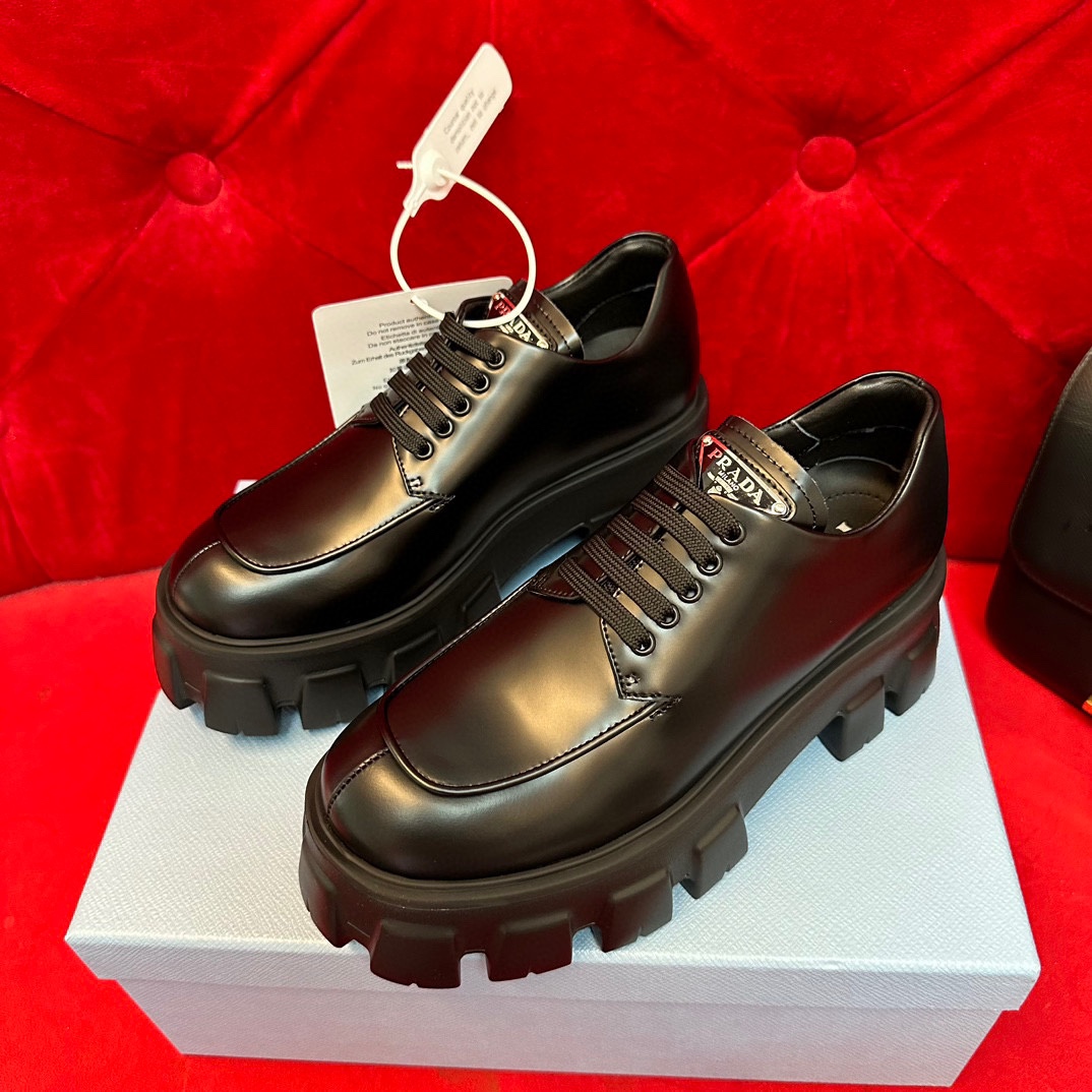 PRADA Женские лоферы на шнуровке PRADA Женские лоферы на шнуровке