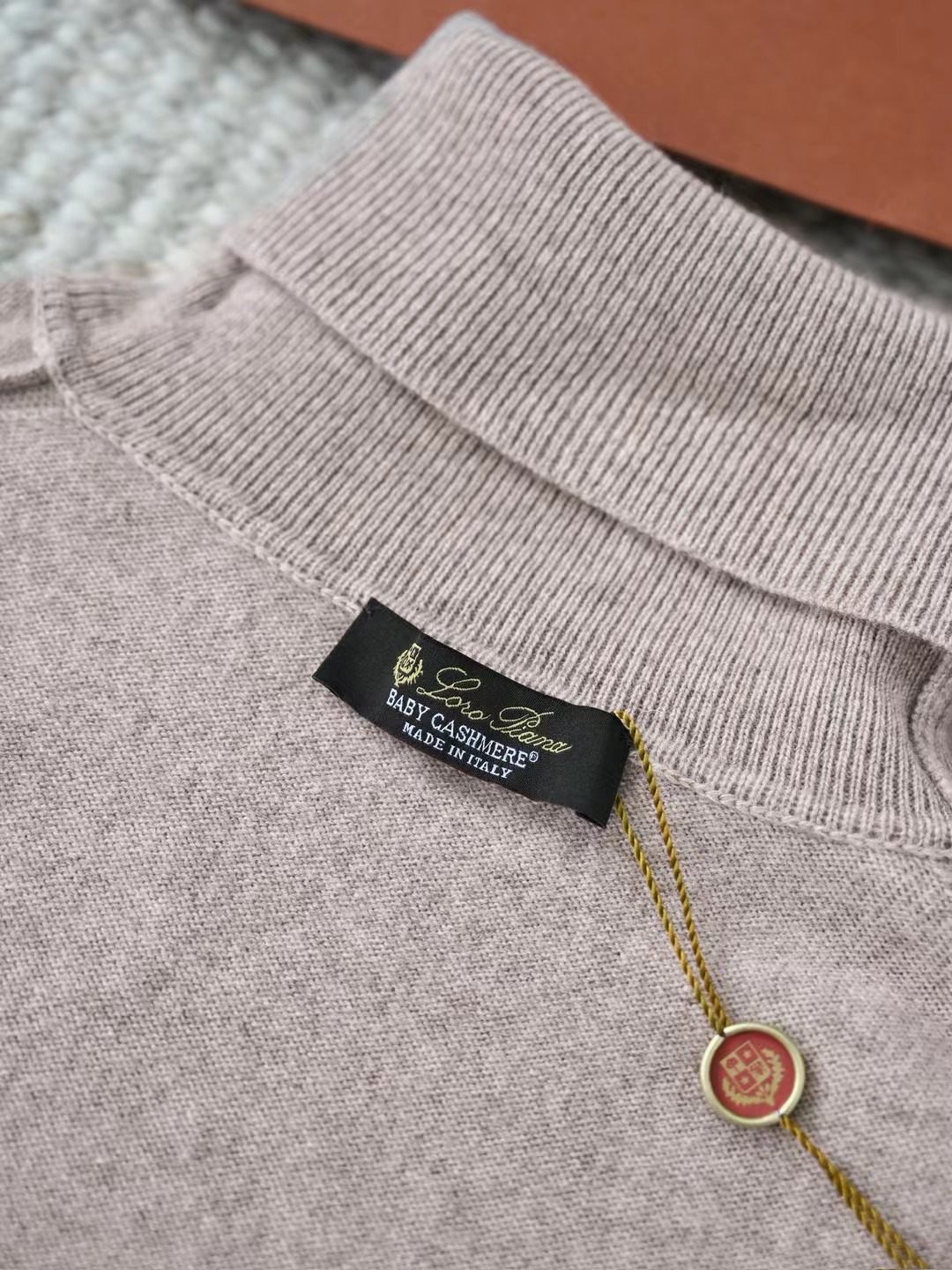 LORO PIANA Мужской свитер из кашемира  LORO PIANA Мужской свитер из кашемира