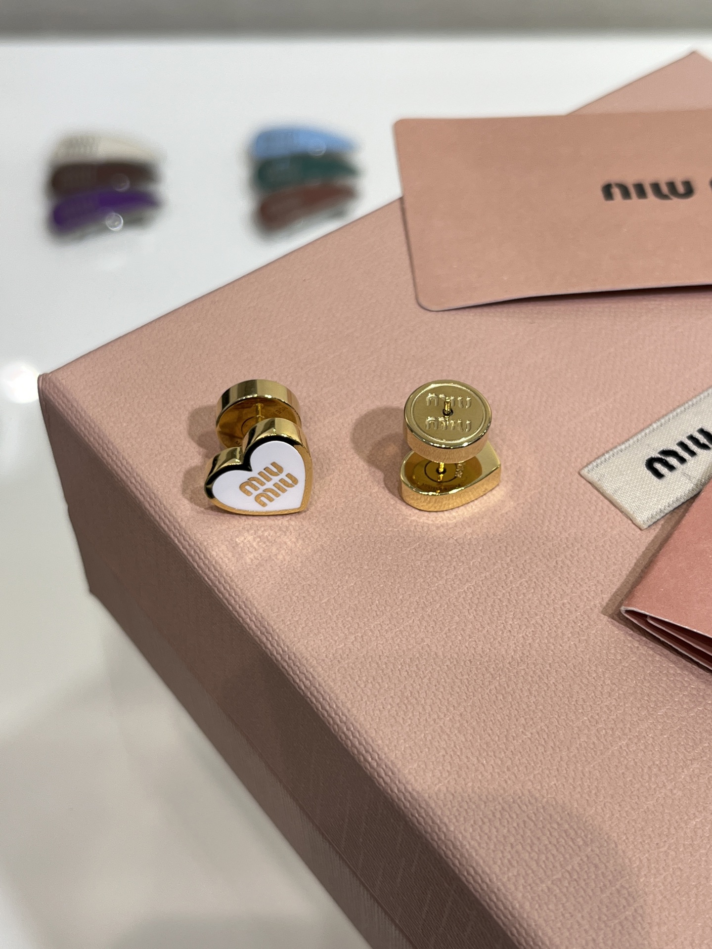 MIU MIU Женские серьги в форме сердца MIU MIU Женские серьги в форме сердца