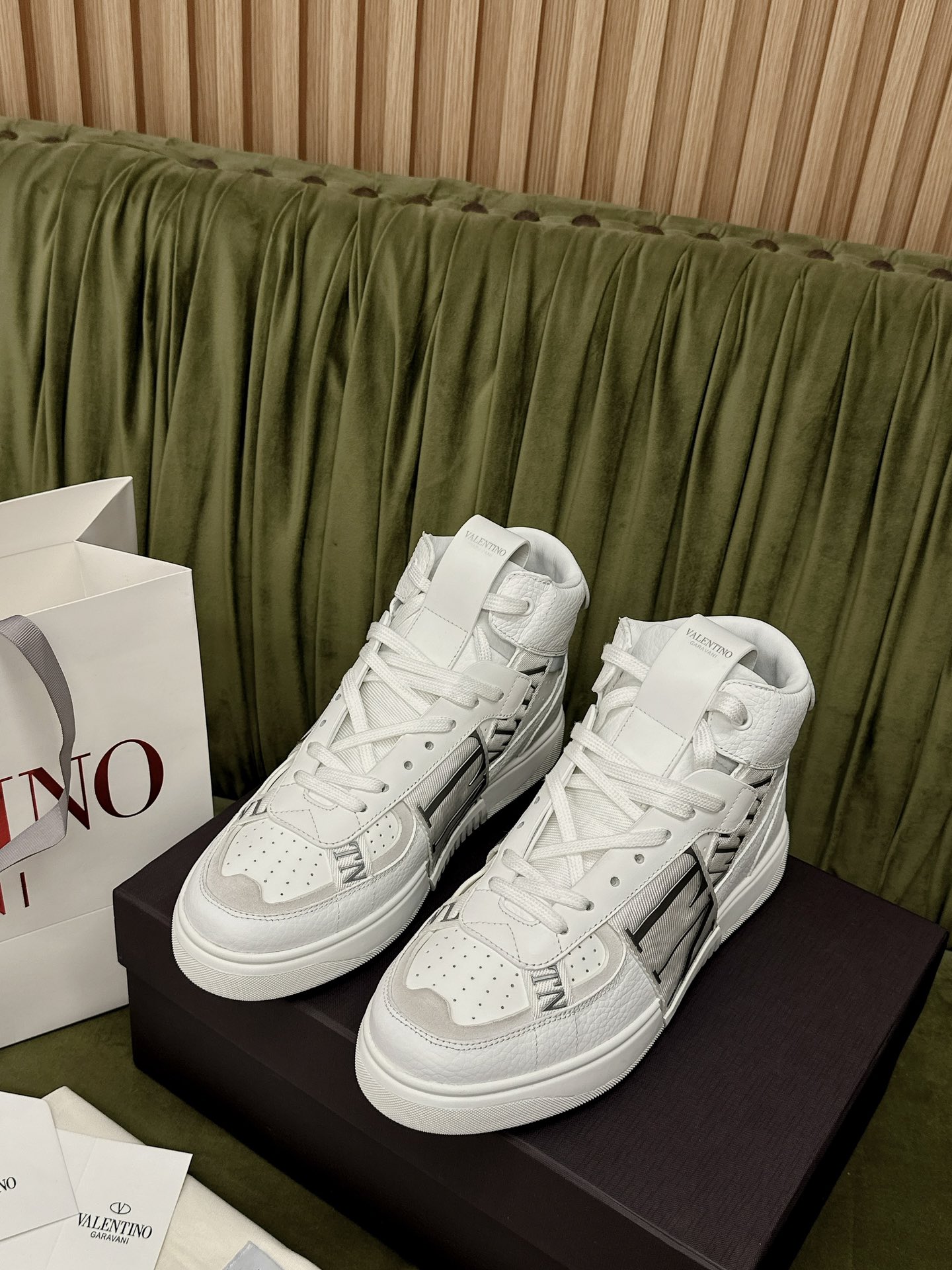 VALENTINO Мужские высокие кроссовки VL7N VALENTINO Мужские высокие кроссовки VL7N