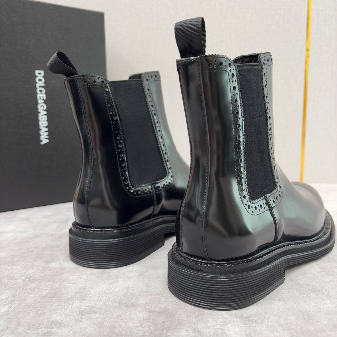 DOLCE & GABBANA Мужские ботинки из телячьей кожи  DOLCE & GABBANA Мужские ботинки из телячьей кожи