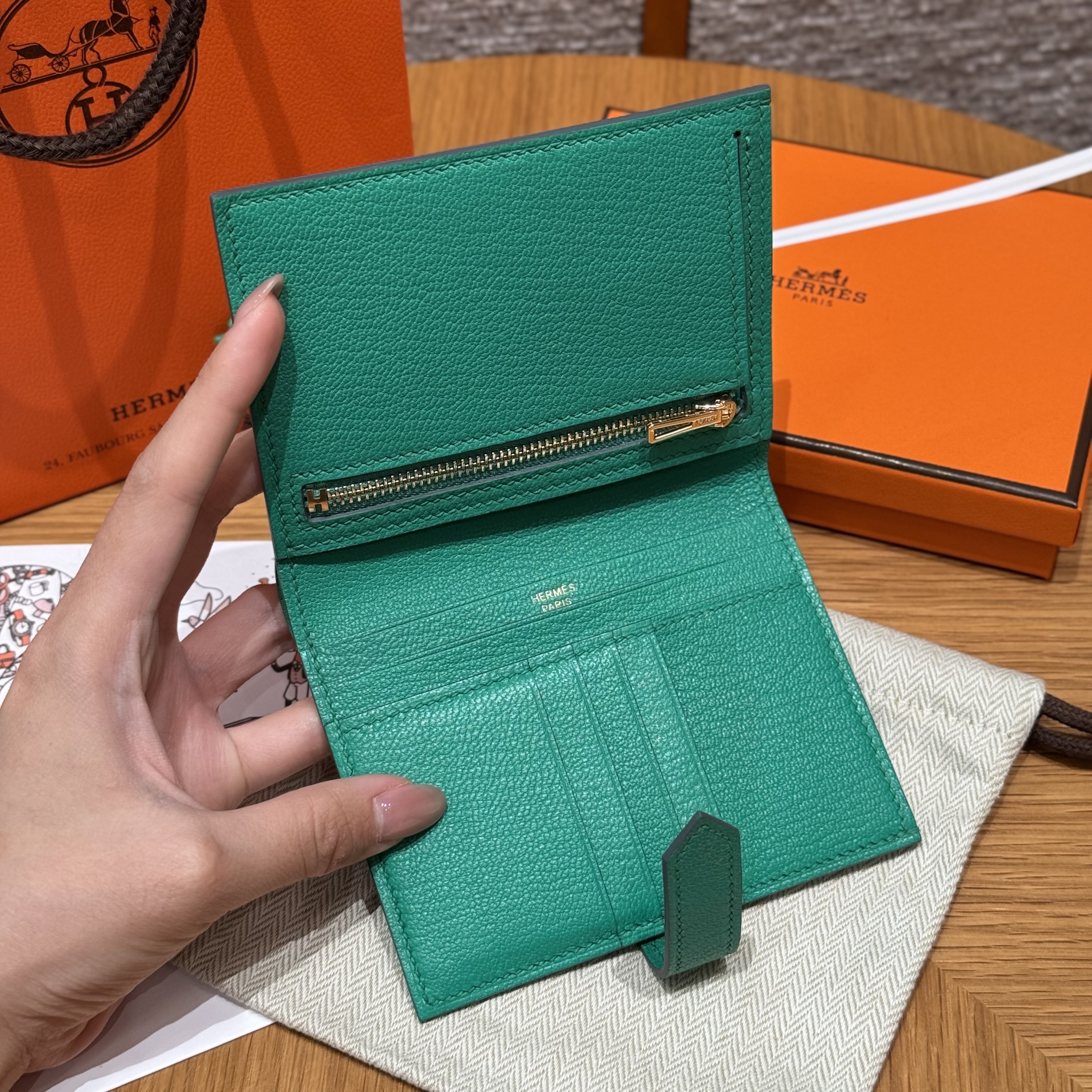 HERMES Кошелёк Bearn 12 см U4/Vert vertigo Chèvre HERMES Кошелёк Bearn 12 см U4/Vert vertigo Chèvre