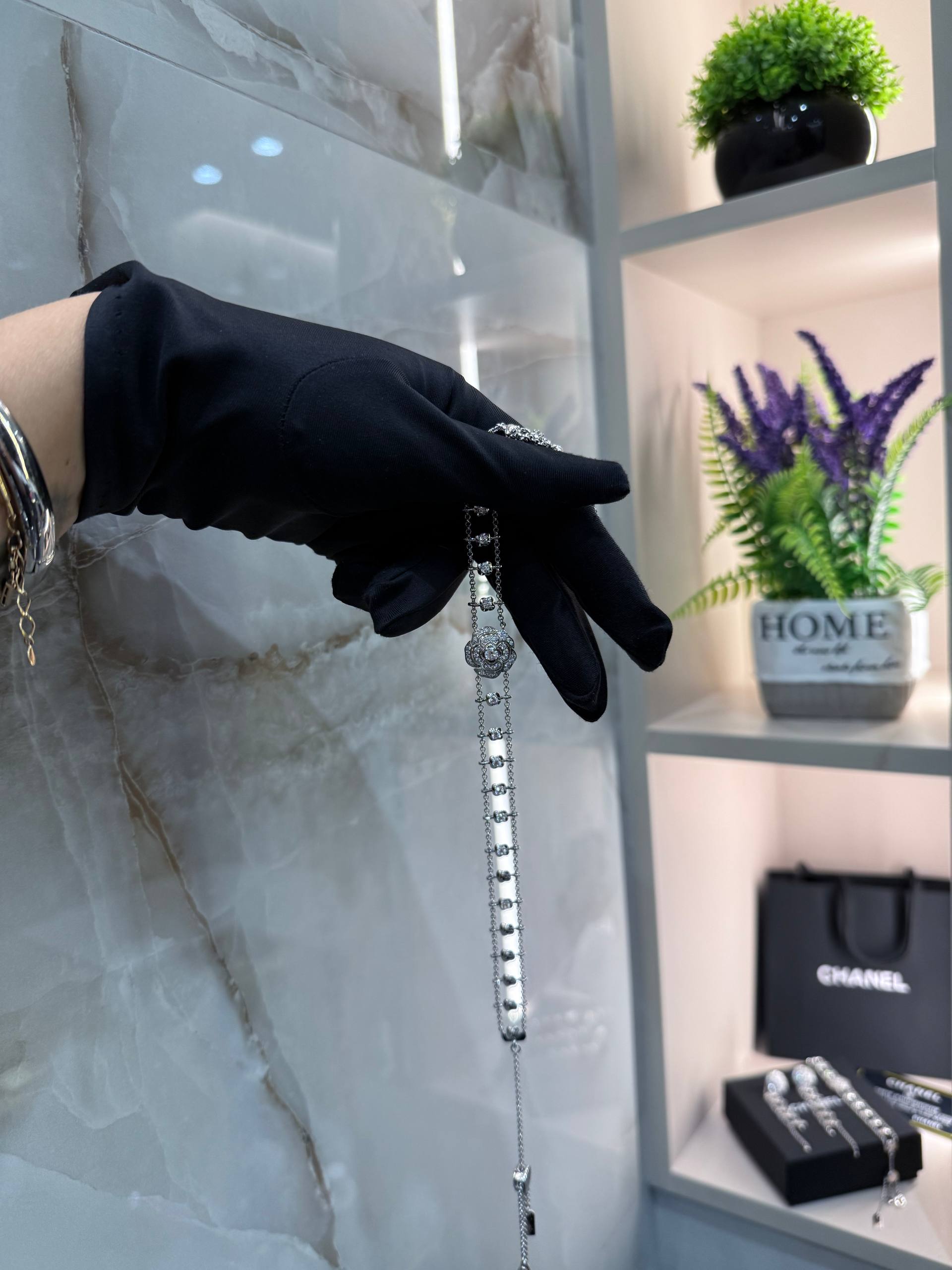 СHANEL Женские серьги и Колье СHANEL Женские серьги и Колье