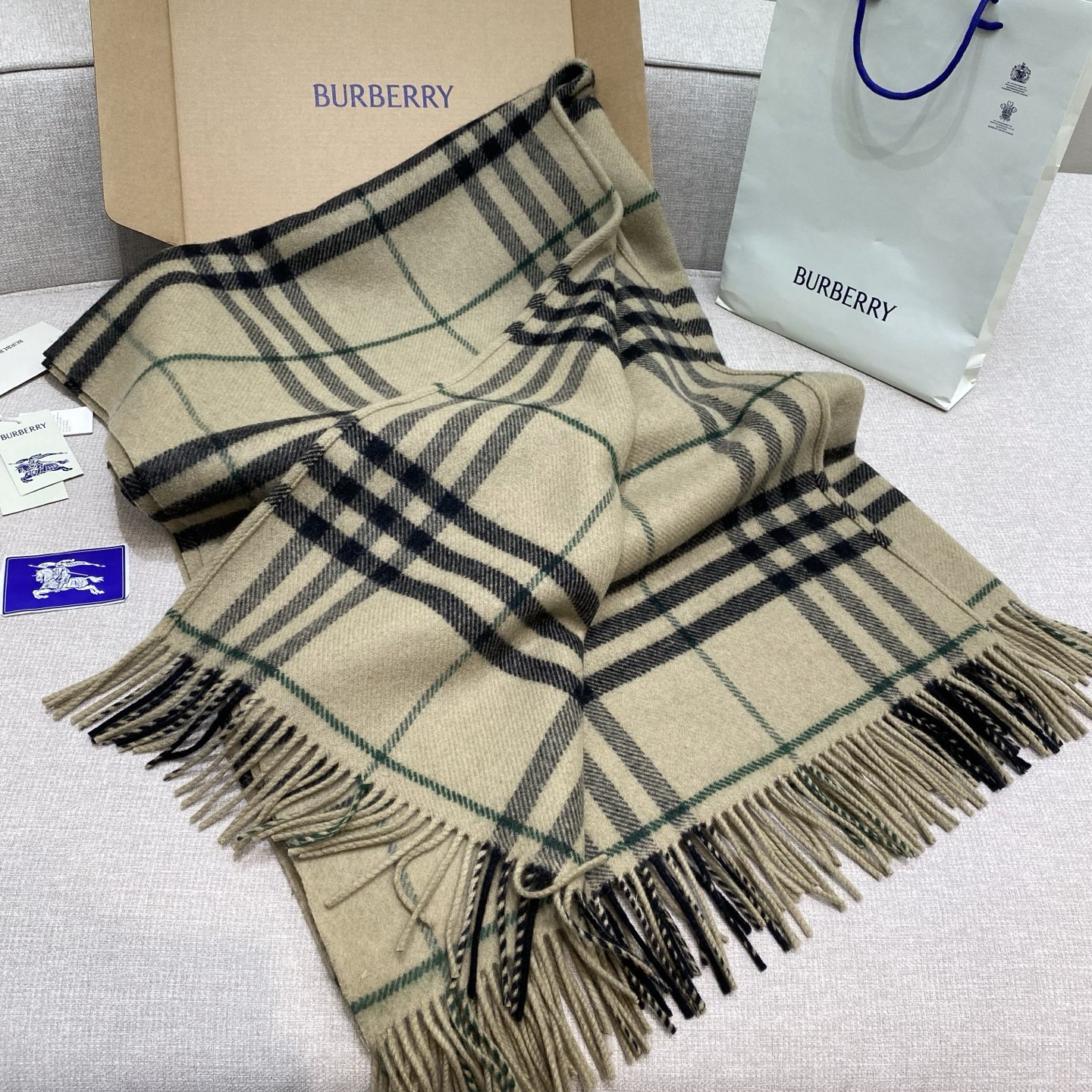 BURBERRY Женское пончо из кашемира BURBERRY Женское пончо из кашемира