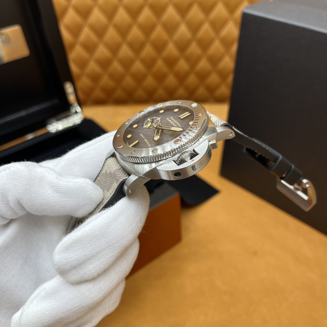 PANERAI Мужские часы Submersible Pam01518 44 мм PANERAI Мужские часы Submersible Pam01518 44 мм