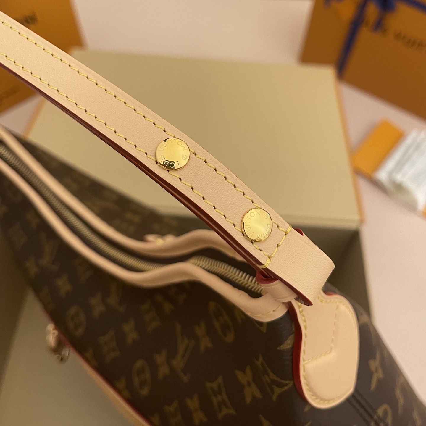 LOUIS VUITTON Женская Сумка Lineup M27335 LOUIS VUITTON Женская Сумка Lineup M27335