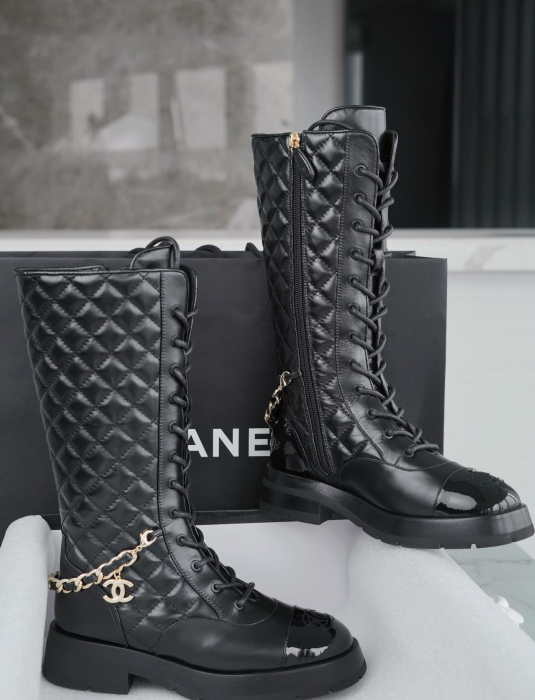 CHANEL Женские лакированные сапоги 