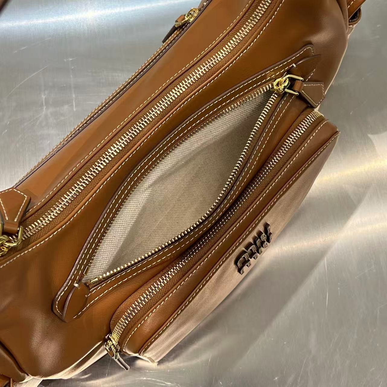 MIU MIU Женская сумка Nappa Leather Pocket MIU MIU Женская сумка Nappa Leather Pocket