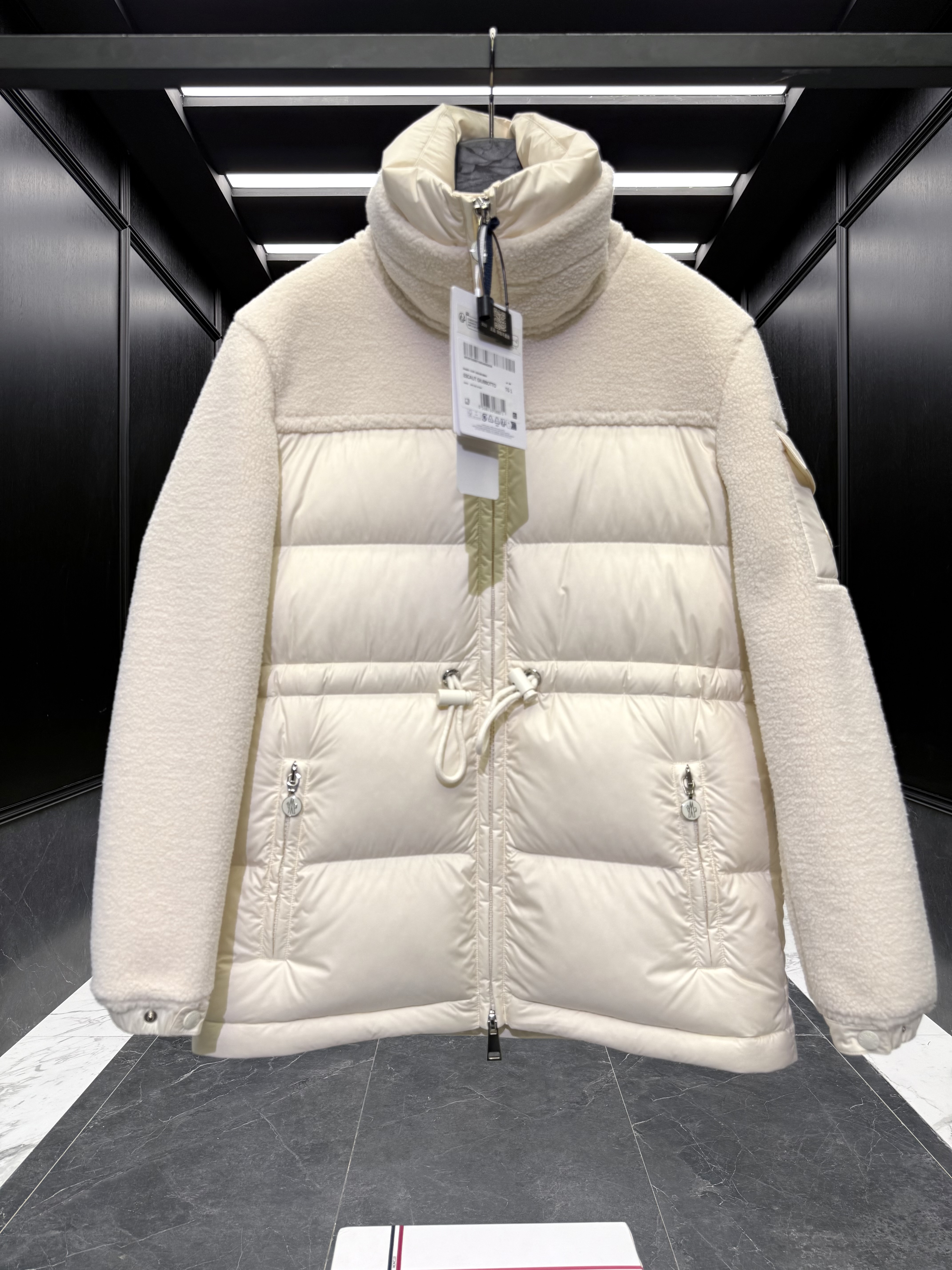 MONCLER Женский пуховик Escaut MONCLER Женский пуховик Escaut