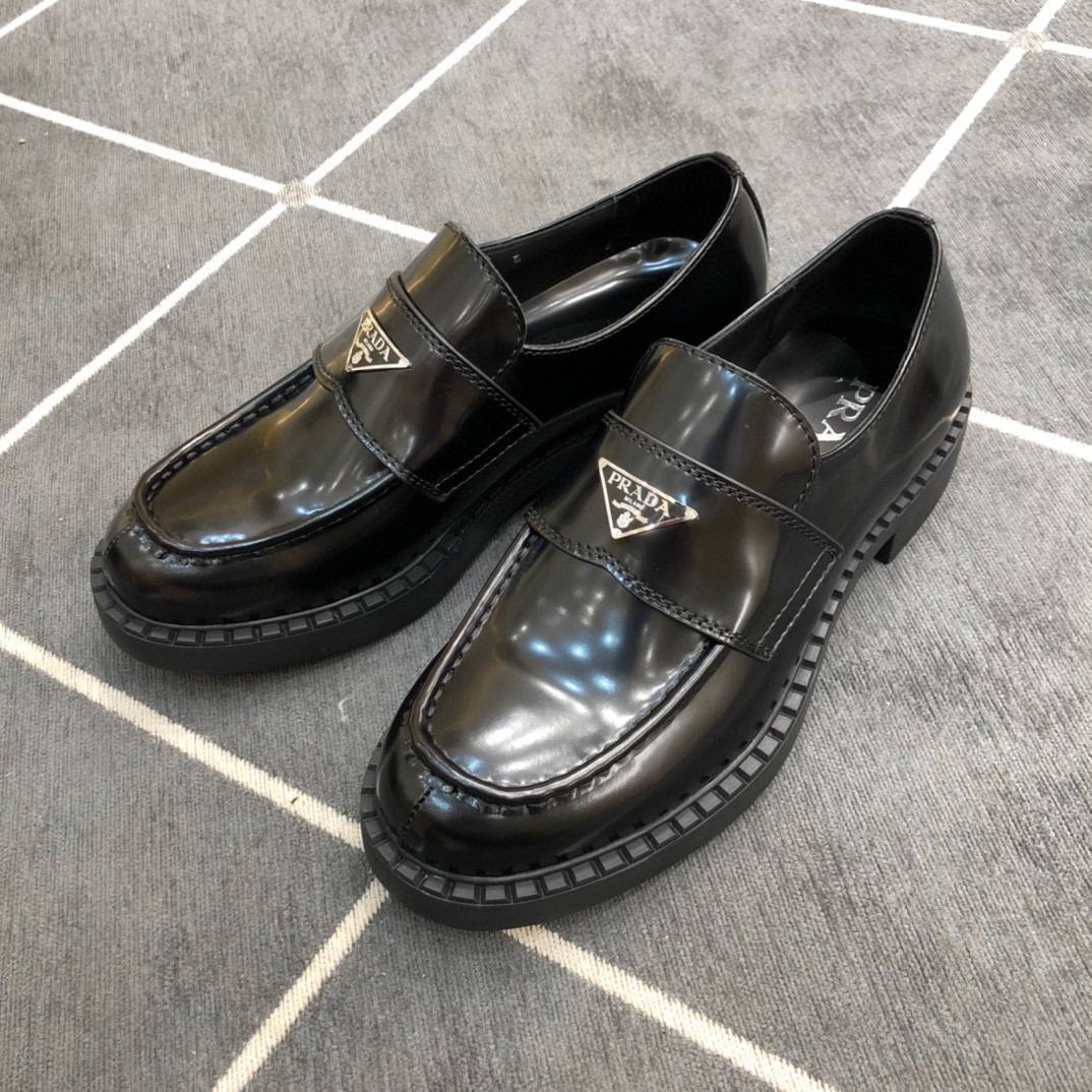 PRADA (ПРАДА) Мужские лоферы с логотипом 