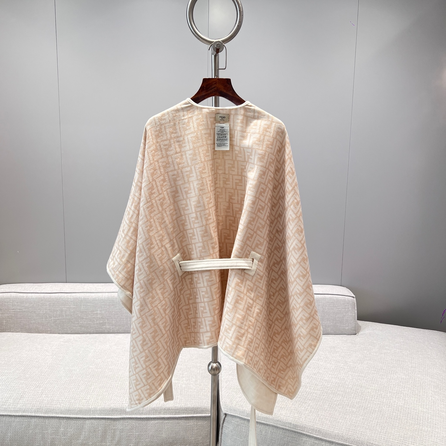 FENDI Женское пончо с поясом FENDI Женское пончо с поясом