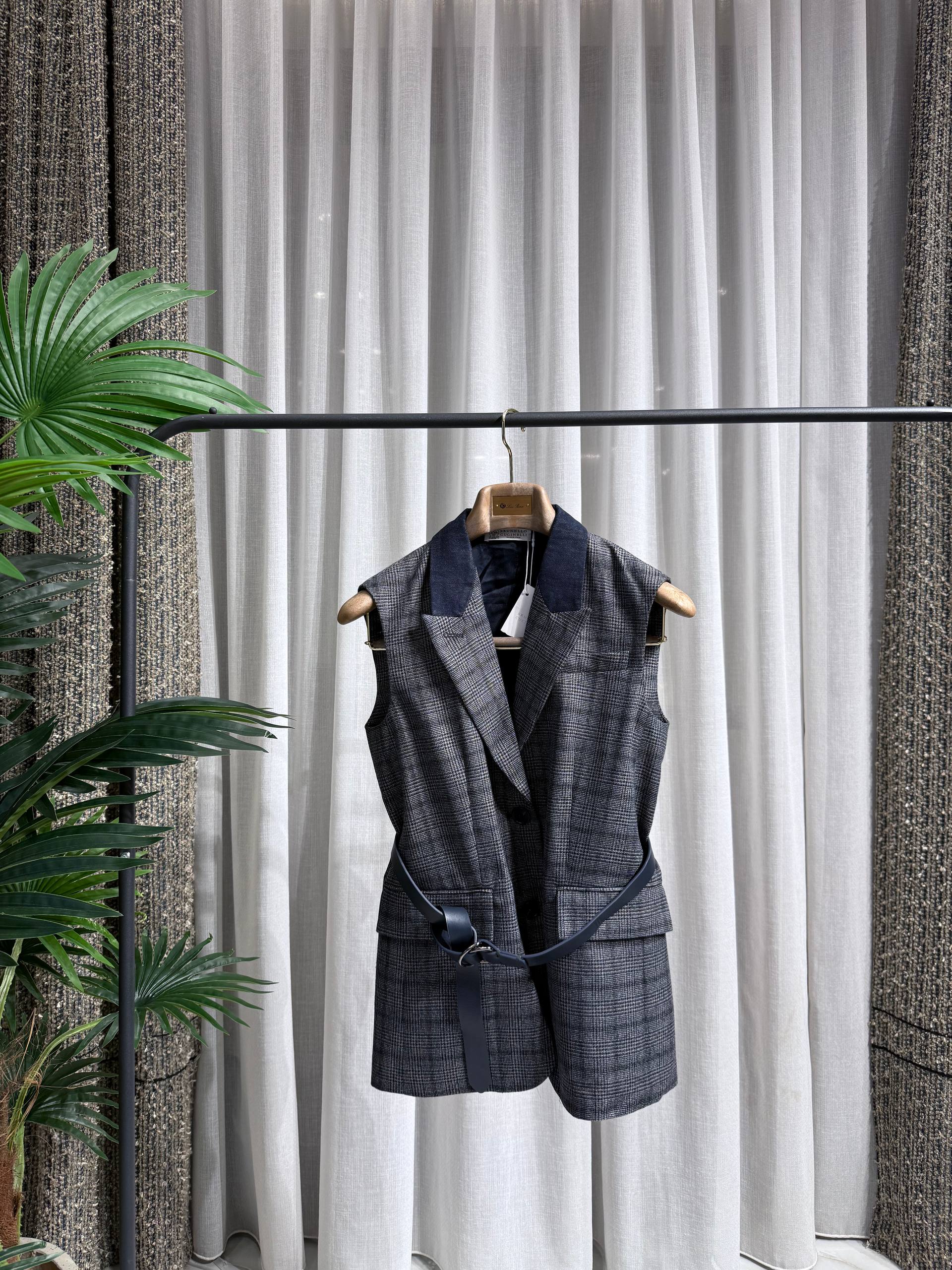 BRUNELLO CUCINELLI Женский классический костюм BRUNELLO CUCINELLI Женский классический костюм