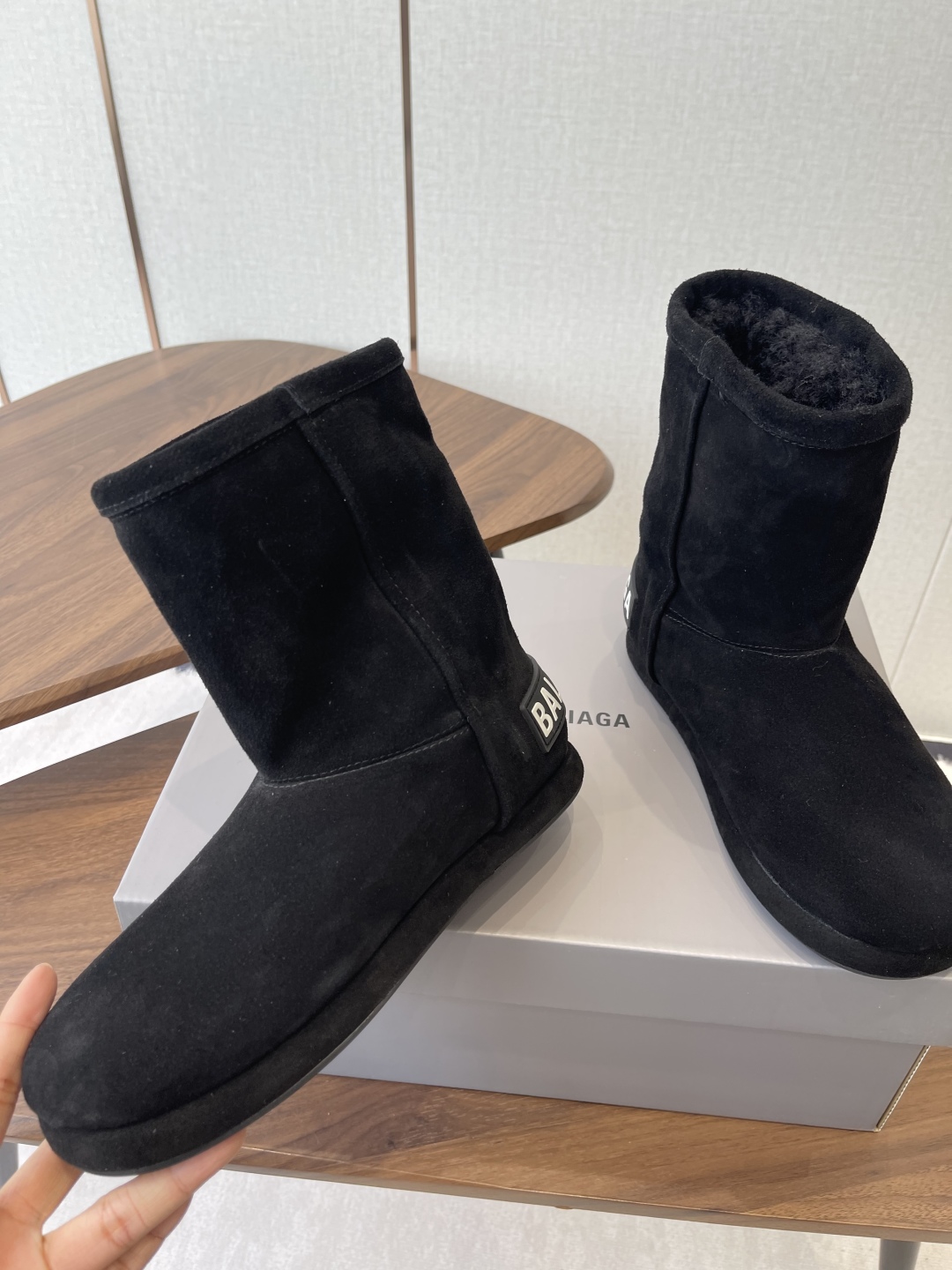 BALENCIAGA Женские угги 