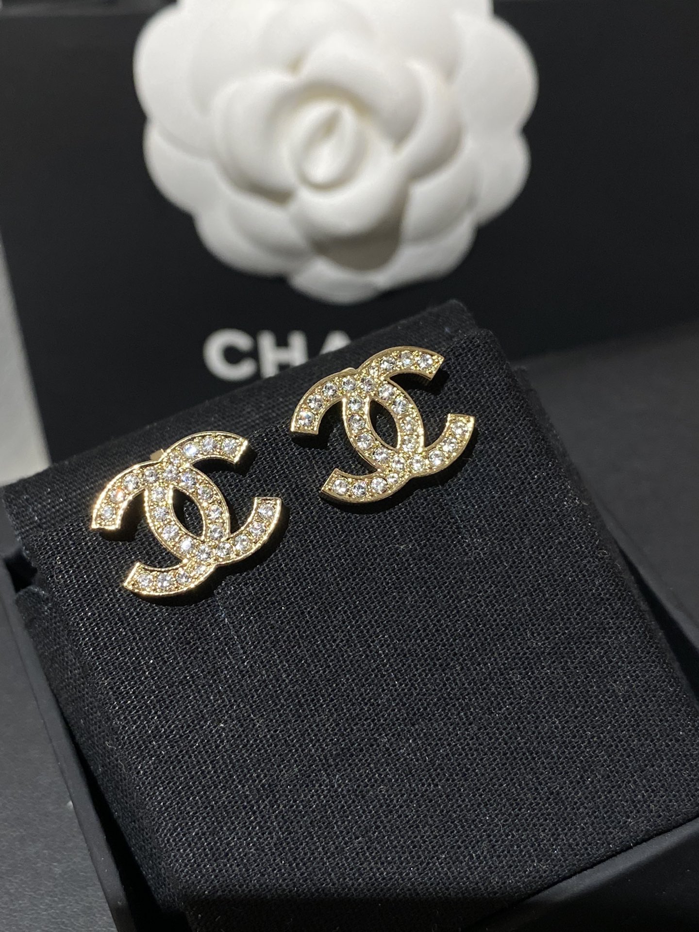 CHANEL Женские классические серьги 24K CHANEL Женские классические серьги 24K