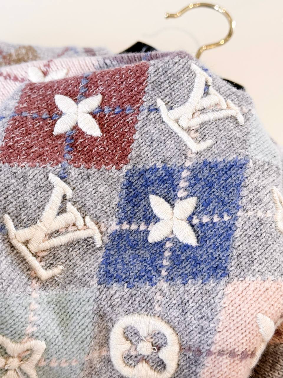 LOUIS VUITTON Женский свитер LOUIS VUITTON Женский свитер