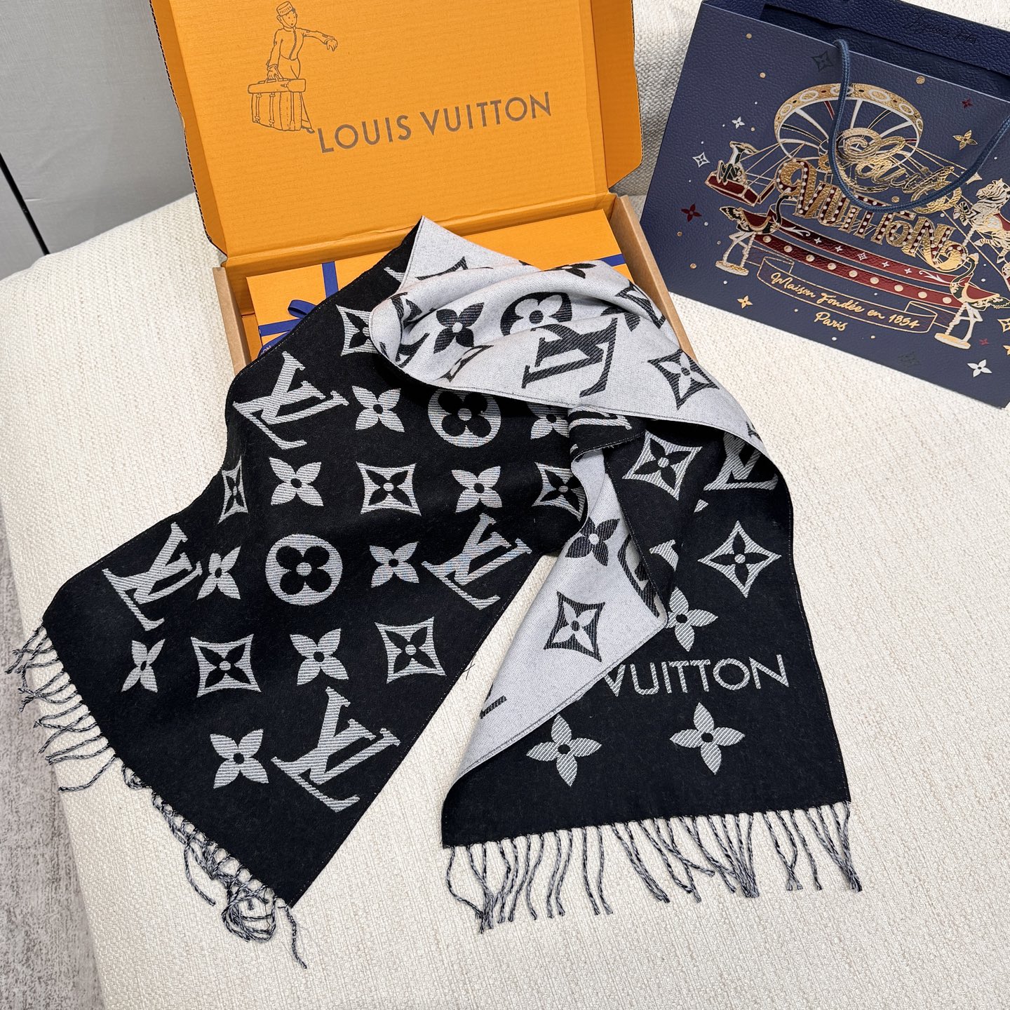 LOUIS VUITTON Женский шарф Monogram