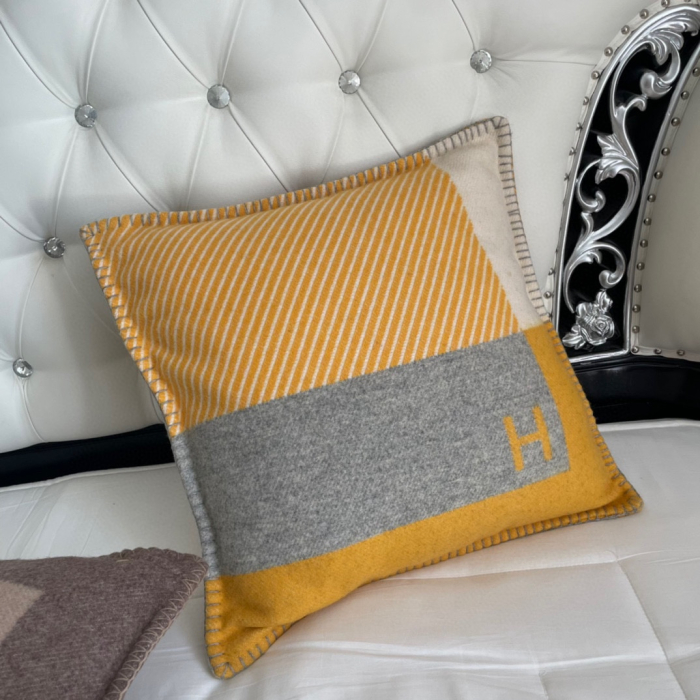 HERMES Подушка из шерсти и кашемира Riviera Pillow