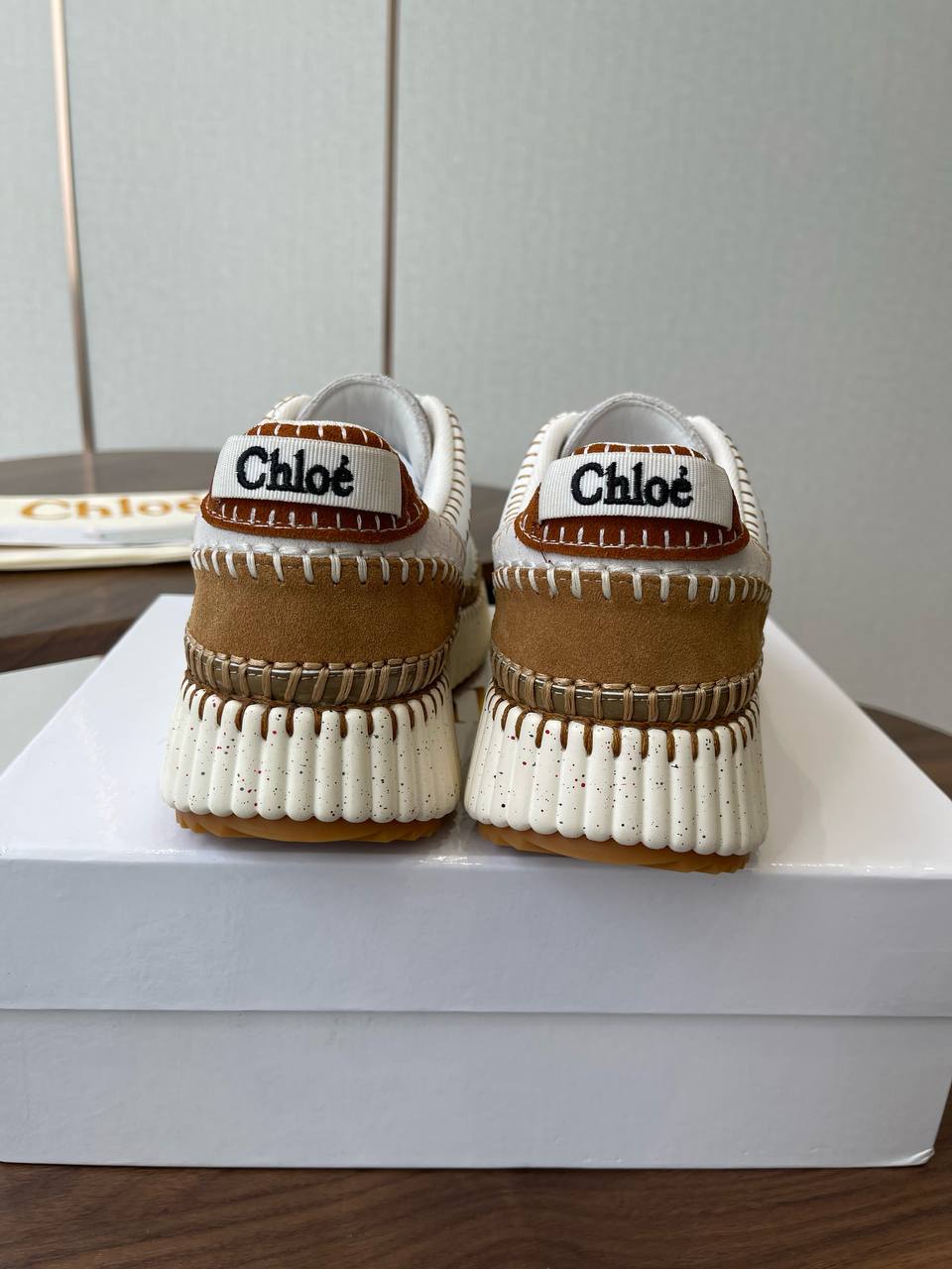 CHLOE Женские кроссовки из коровьей кожи 