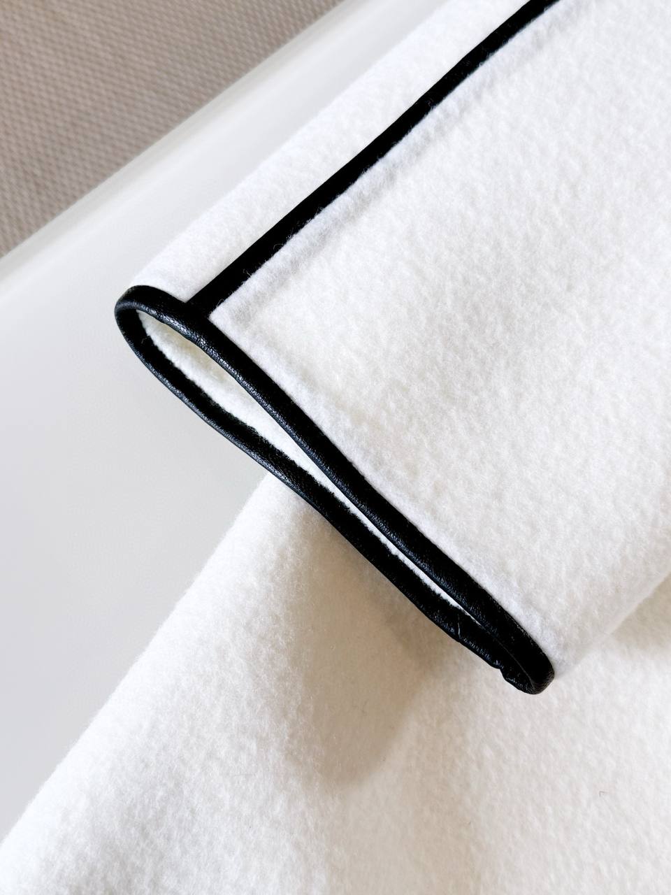 LOUIS VUITTON Женское пальто из шерсти LOUIS VUITTON Женское пальто из шерсти